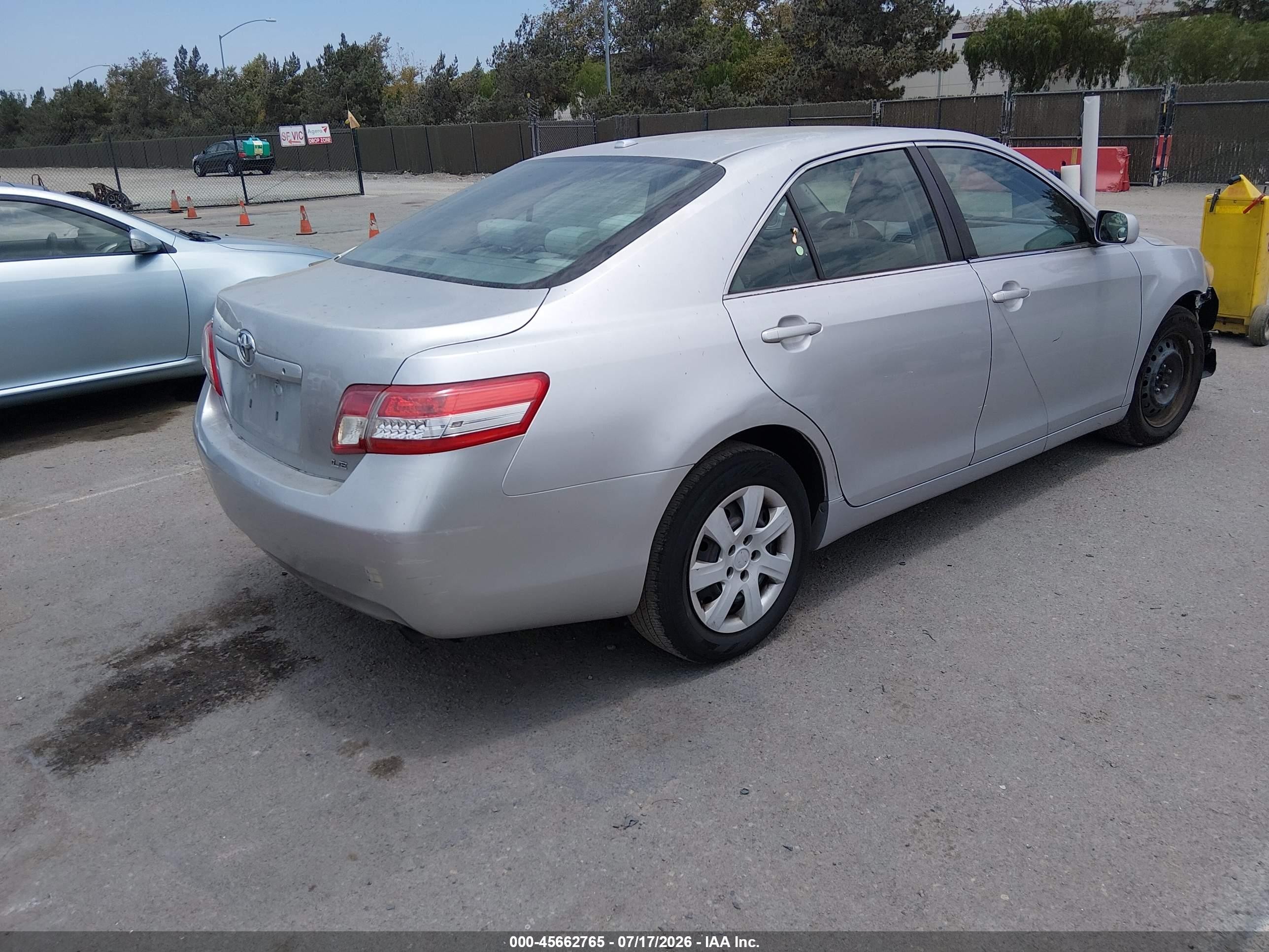 2011 Toyota Camry Le Серебряный vin: 4T4BF3EK3BR104174