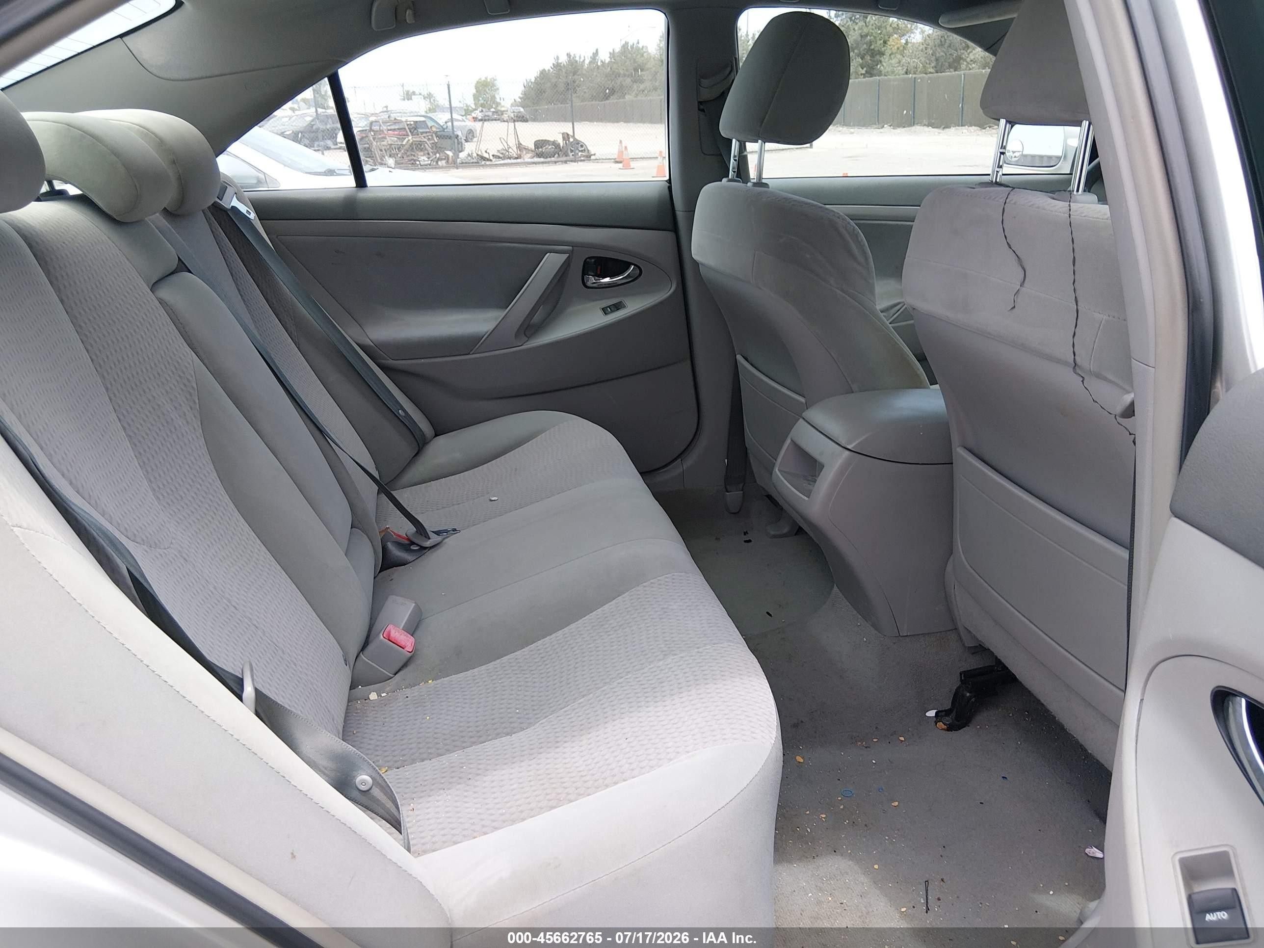 2011 Toyota Camry Le Серебряный vin: 4T4BF3EK3BR104174