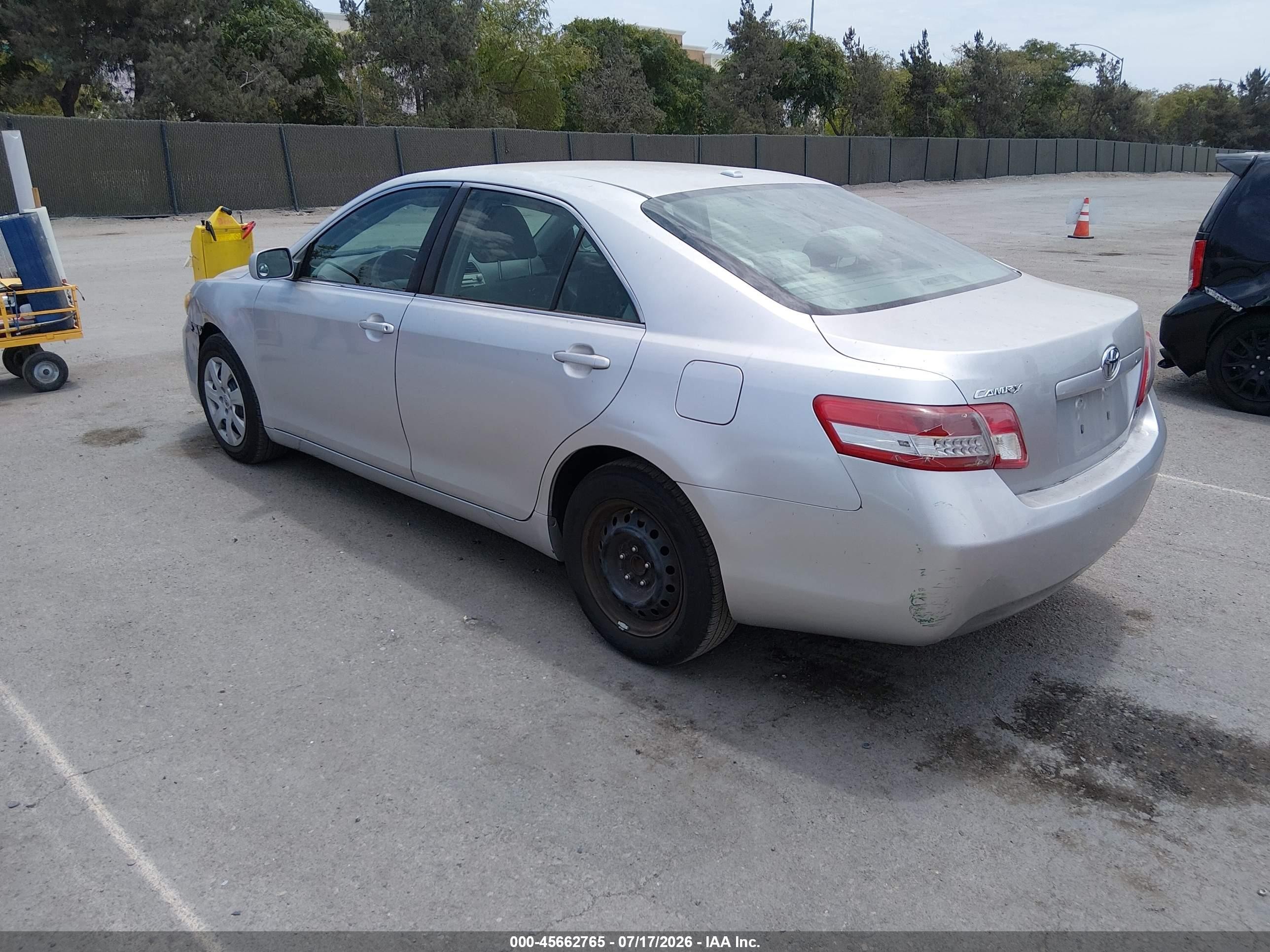 2011 Toyota Camry Le Серебряный vin: 4T4BF3EK3BR104174