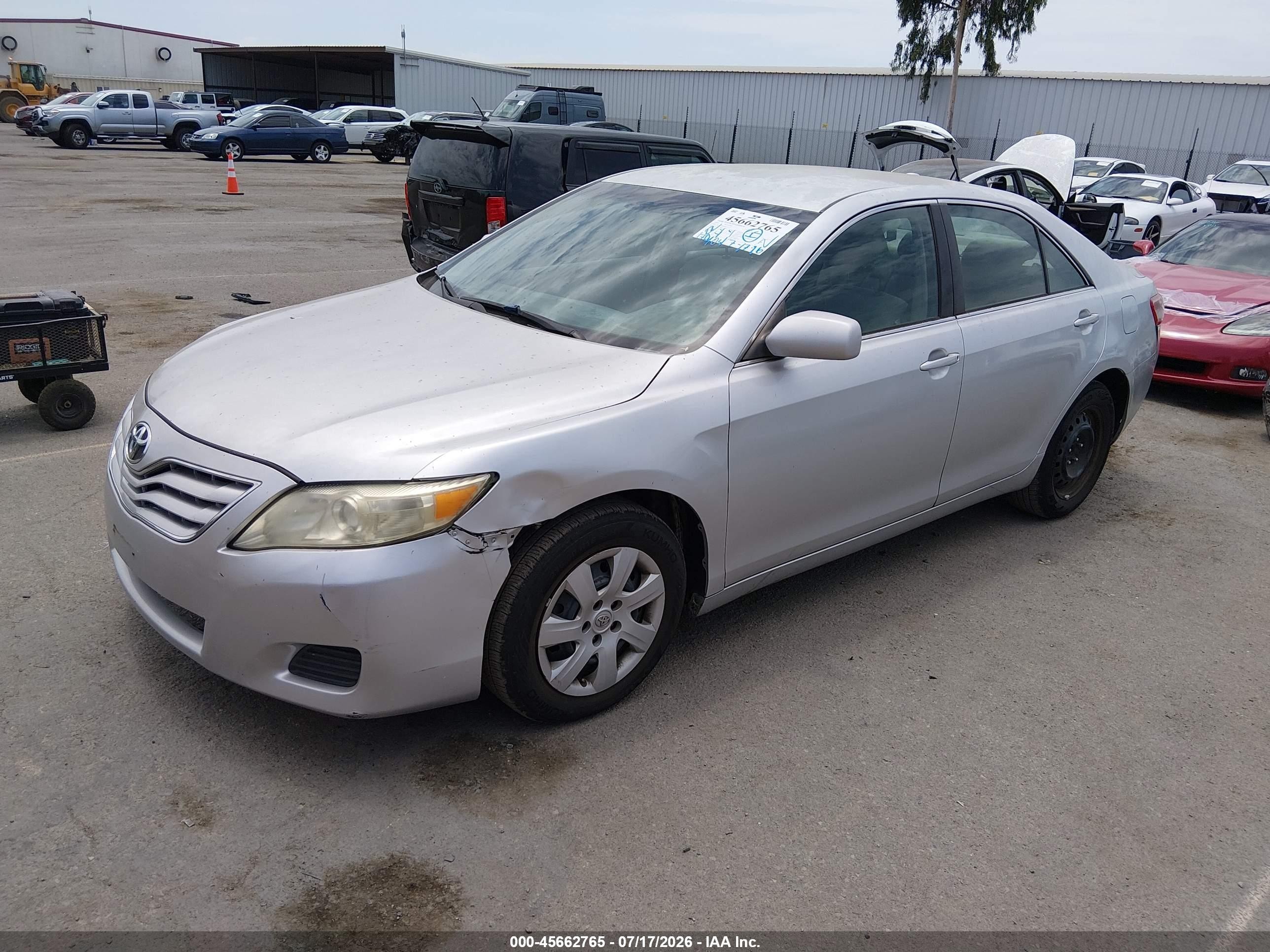 2011 Toyota Camry Le Серебряный vin: 4T4BF3EK3BR104174