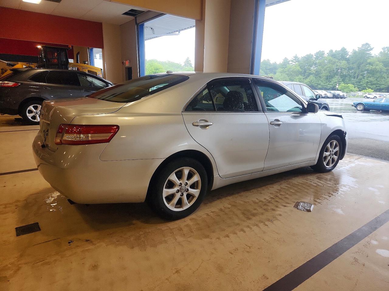 2011 Toyota Camry Le Silver vin: 4T4BF3EK3BR114039