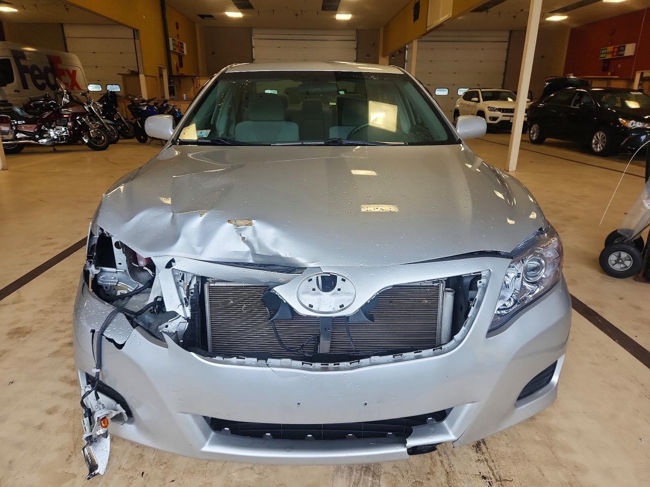 2011 Toyota Camry Le Silver vin: 4T4BF3EK3BR114039