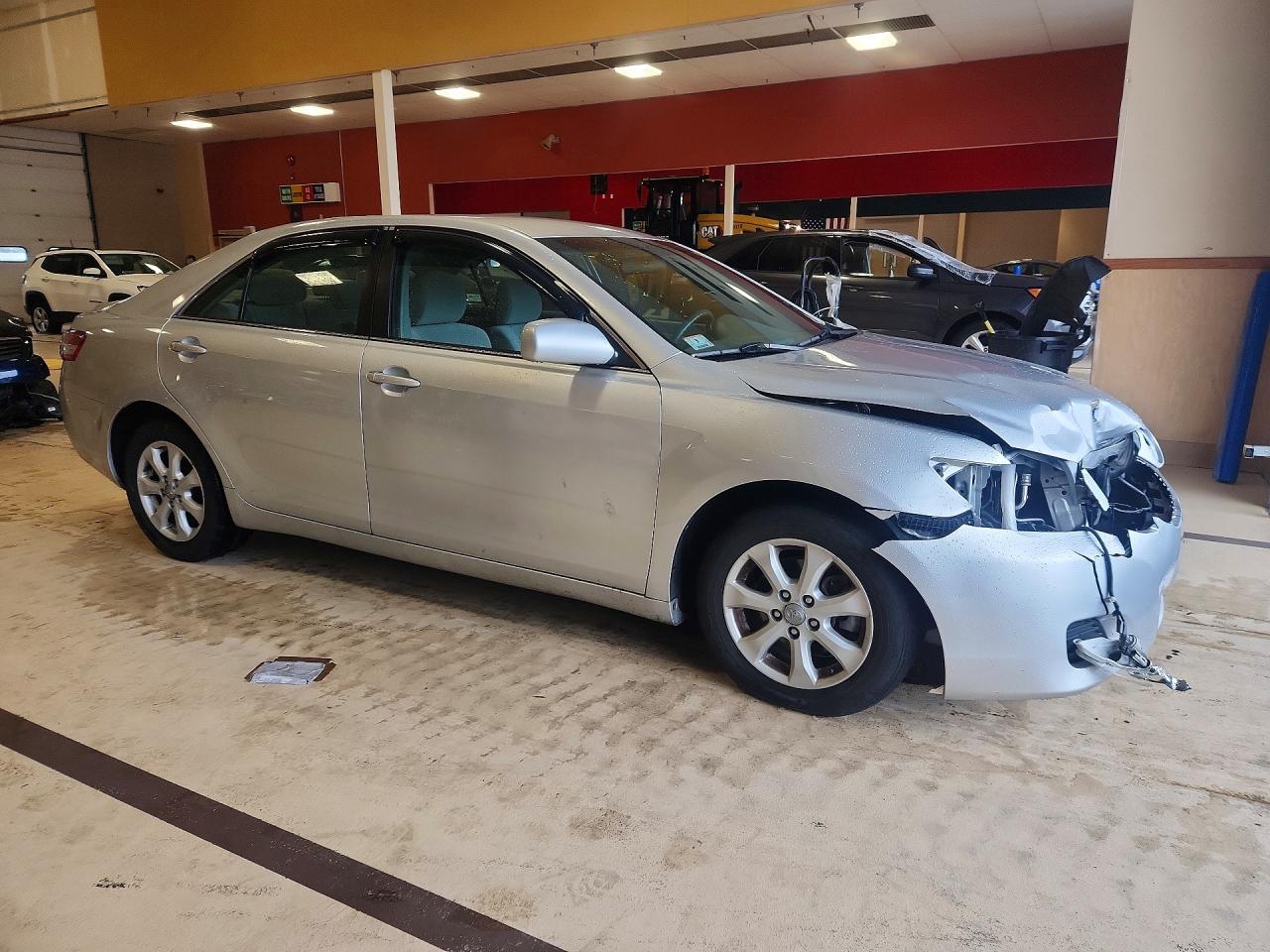 2011 Toyota Camry Le Silver vin: 4T4BF3EK3BR114039