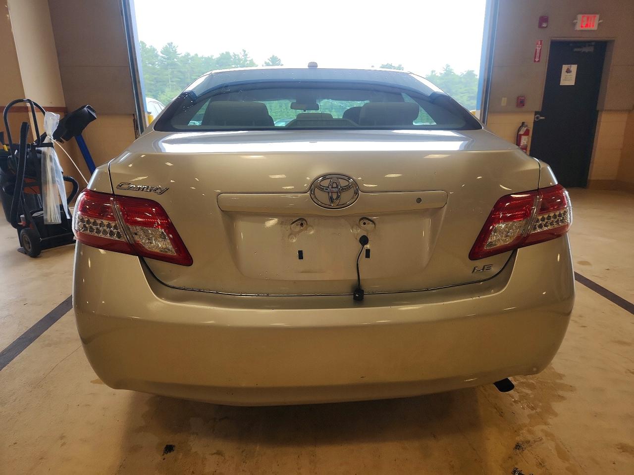 2011 Toyota Camry Le Silver vin: 4T4BF3EK3BR114039