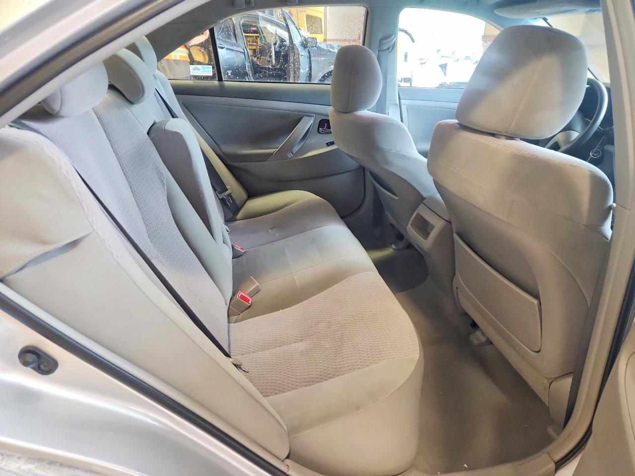 2011 Toyota Camry Le Silver vin: 4T4BF3EK3BR114039