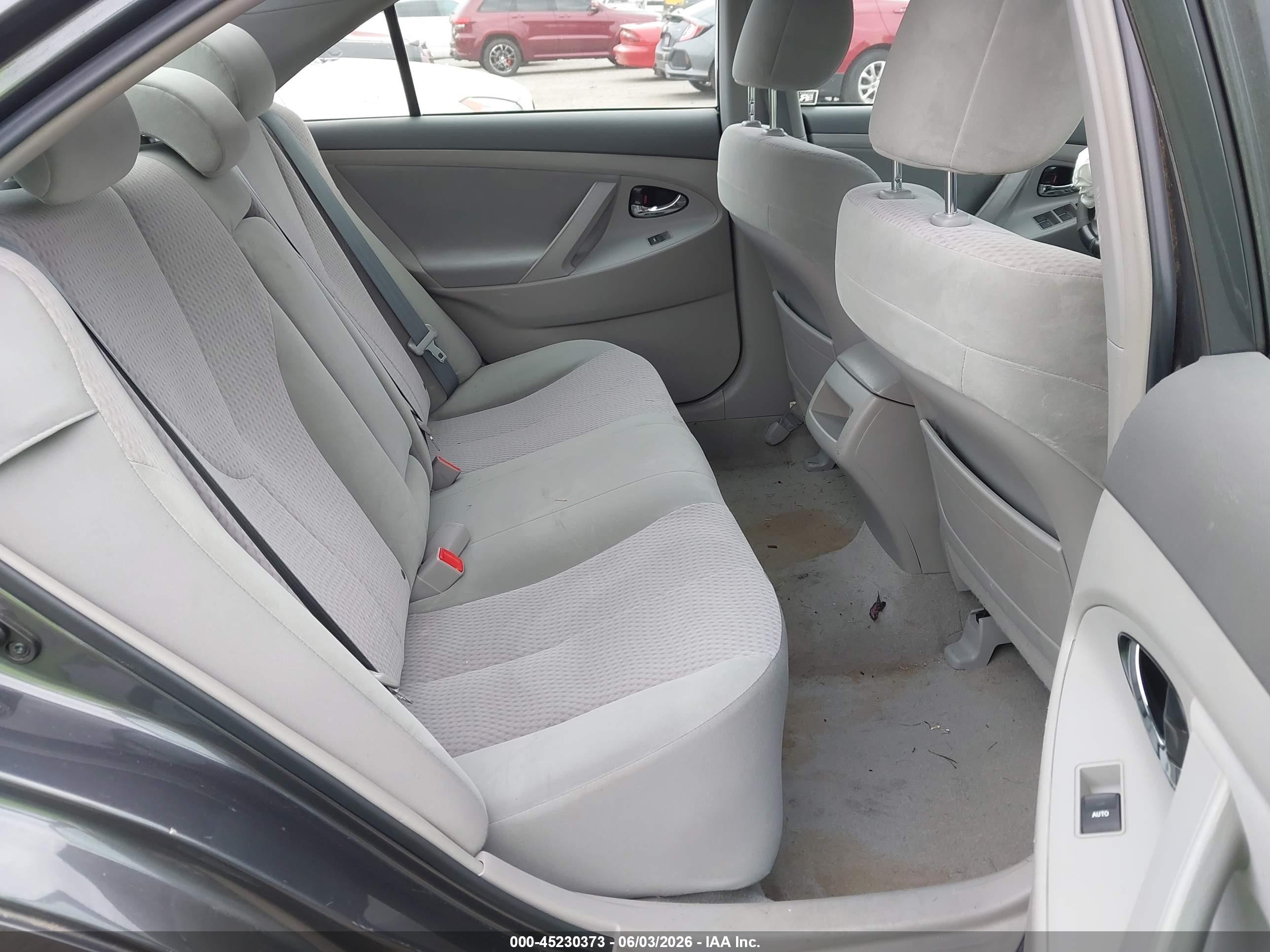 2011 Toyota Camry Le Серый vin: 4T4BF3EK3BR118205