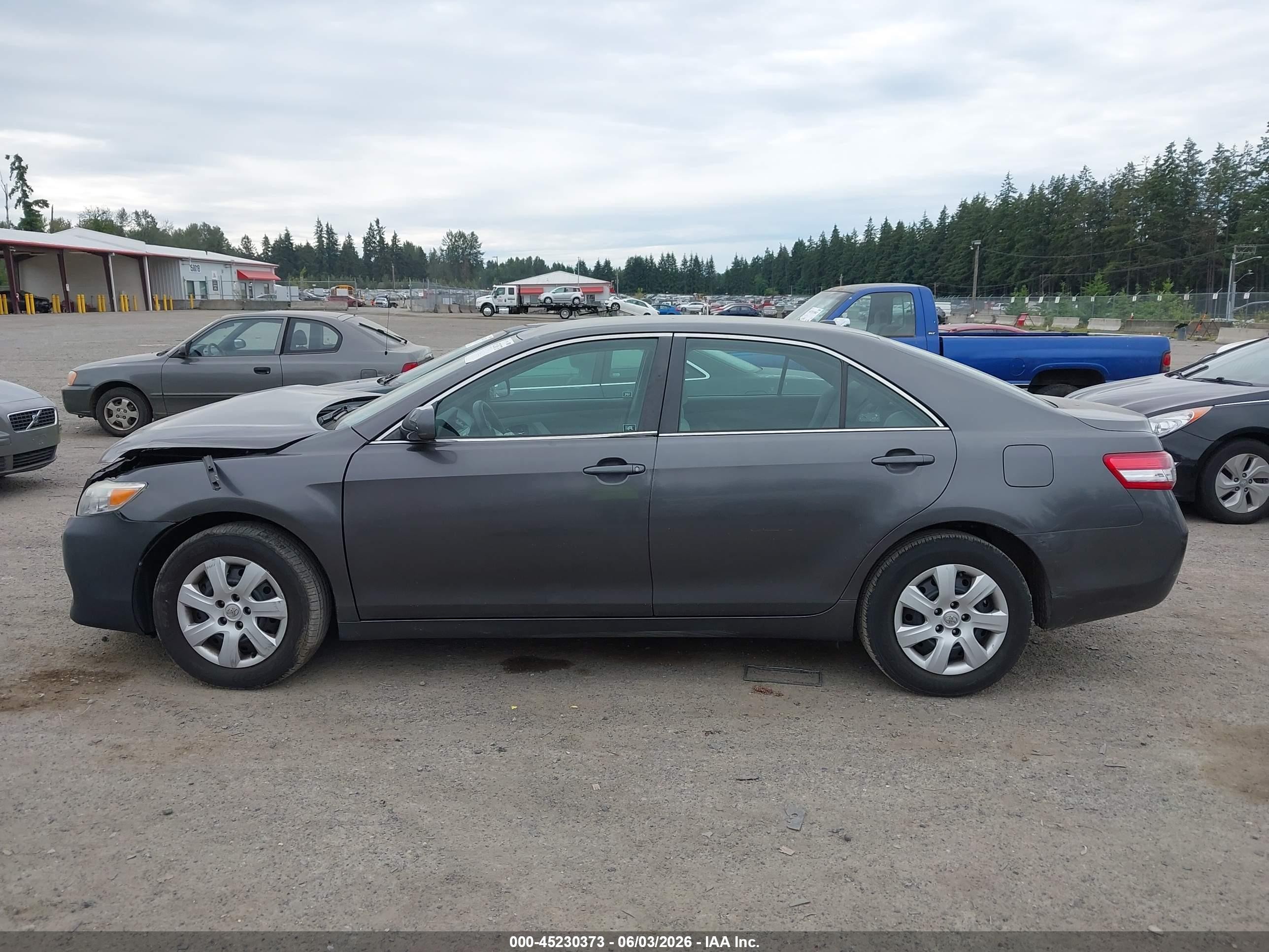 2011 Toyota Camry Le Серый vin: 4T4BF3EK3BR118205