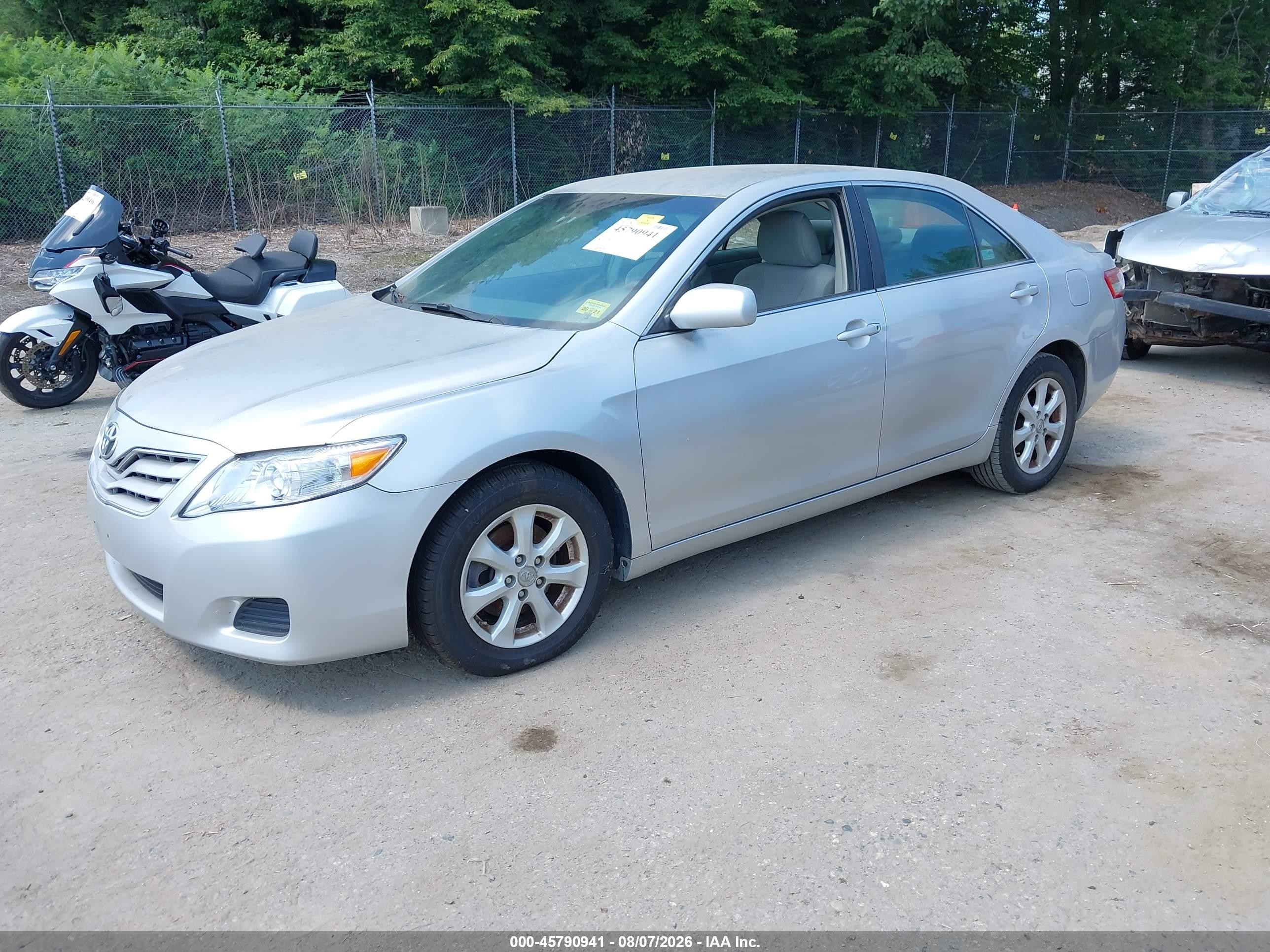 2011 Toyota Camry Le Серебряный vin: 4T4BF3EK3BR145372
