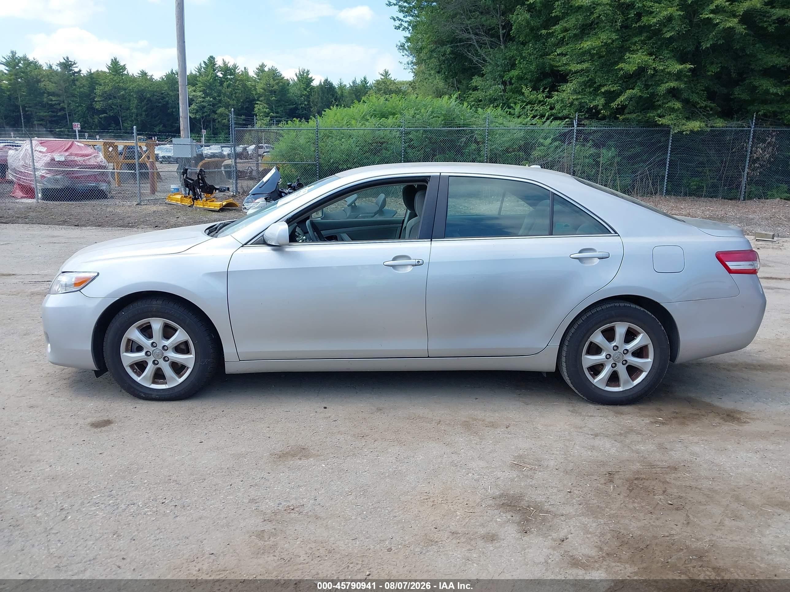 2011 Toyota Camry Le Серебряный vin: 4T4BF3EK3BR145372