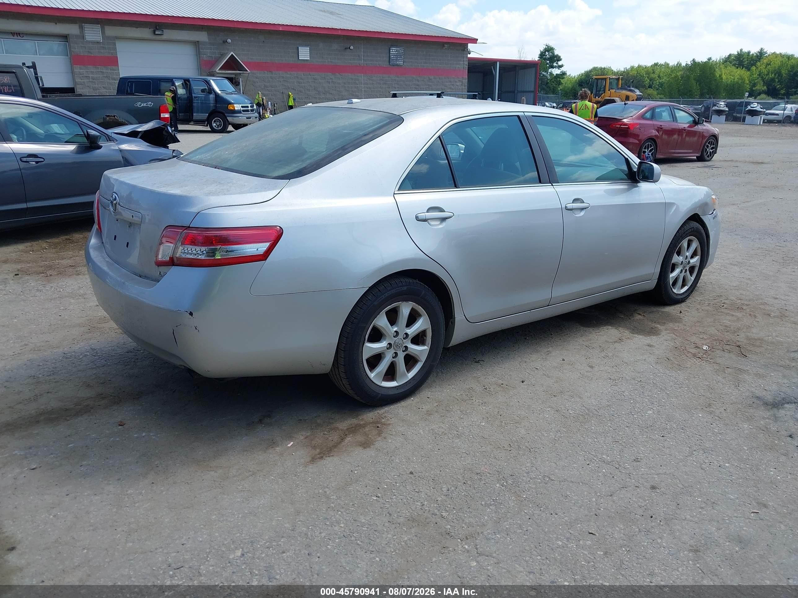 2011 Toyota Camry Le Серебряный vin: 4T4BF3EK3BR145372