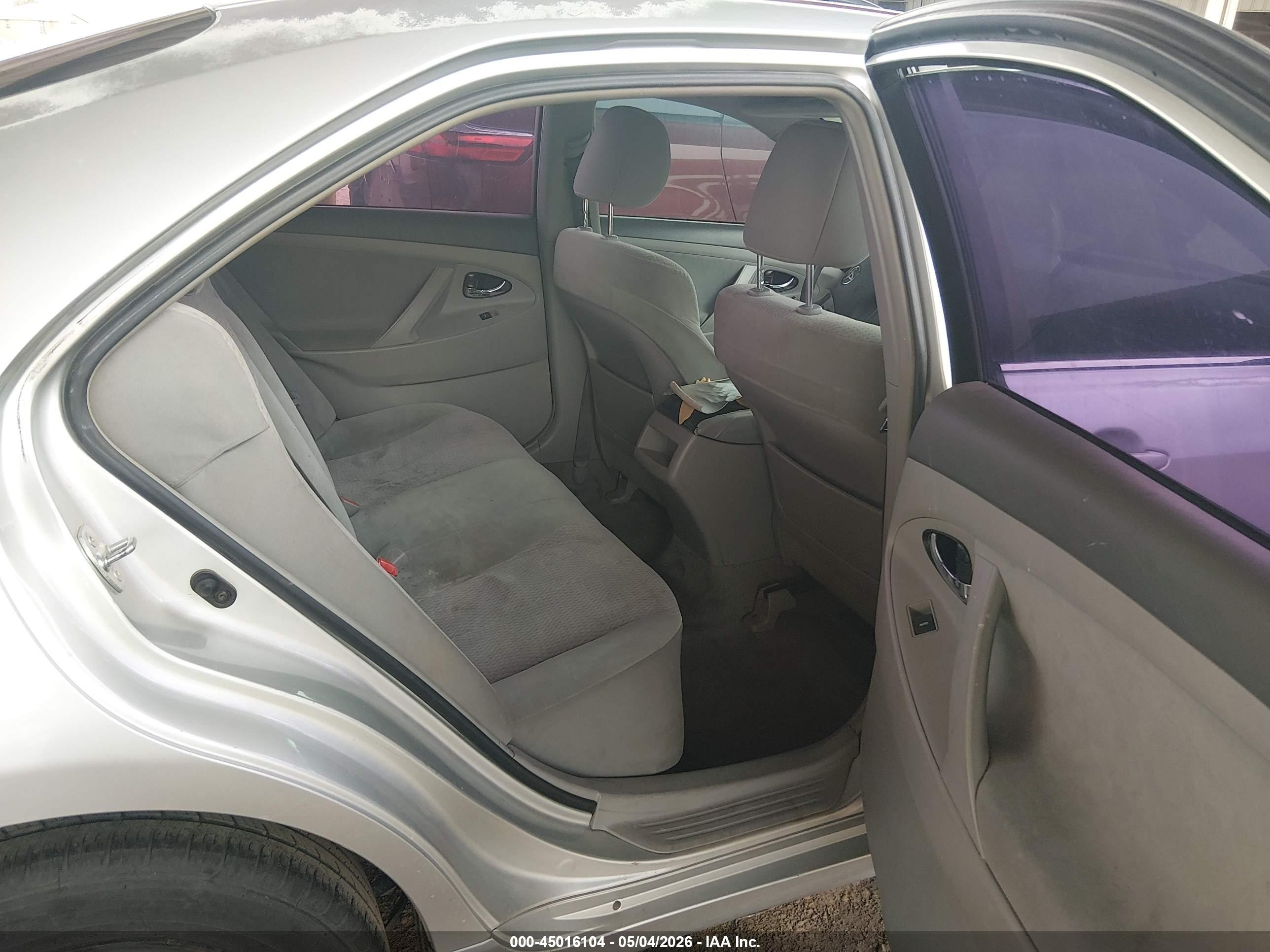 2011 Toyota Camry Le Silver vin: 4T4BF3EK3BR150653