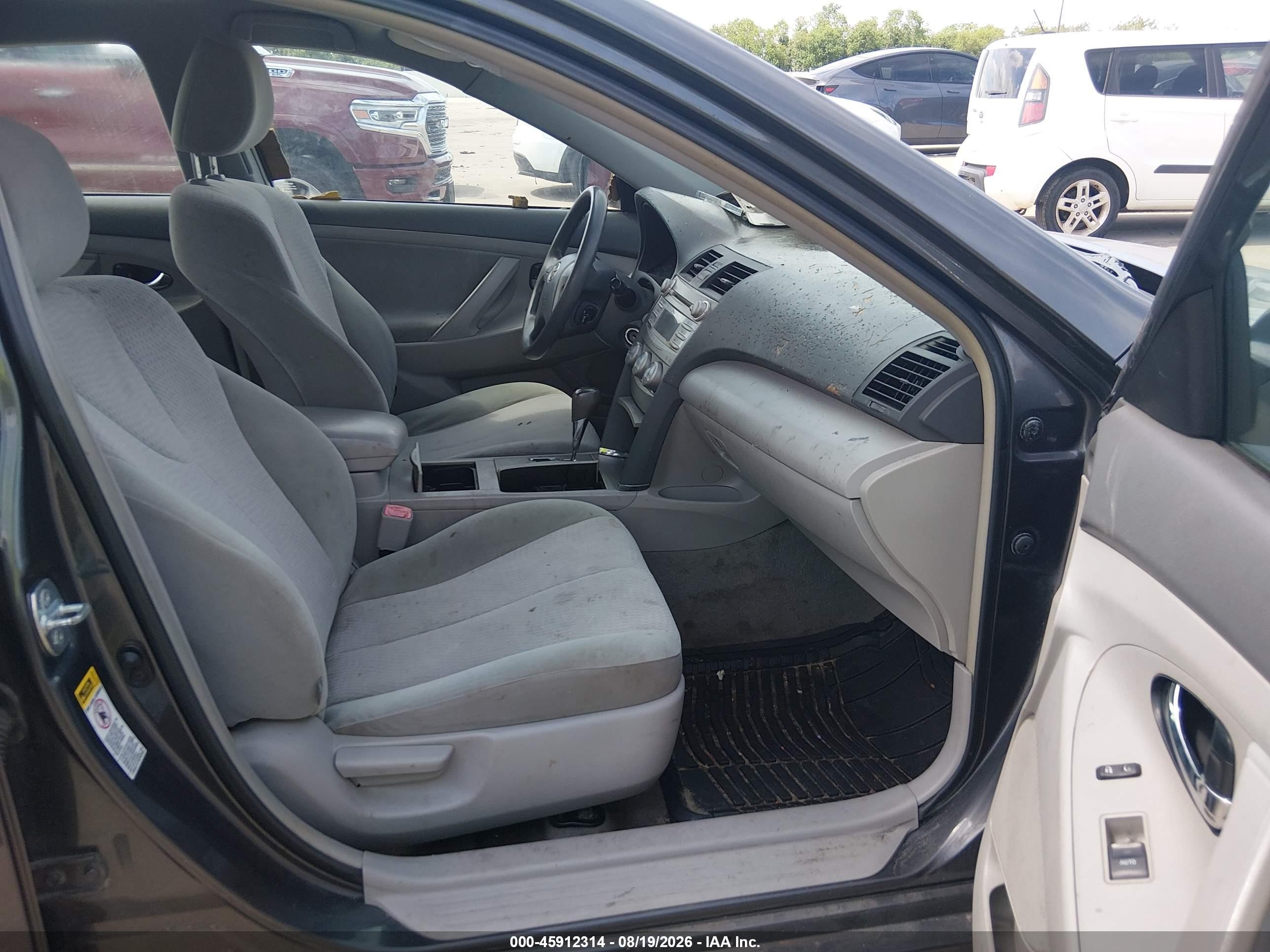 2011 Toyota Camry Le Серый vin: 4T4BF3EK3BR159708