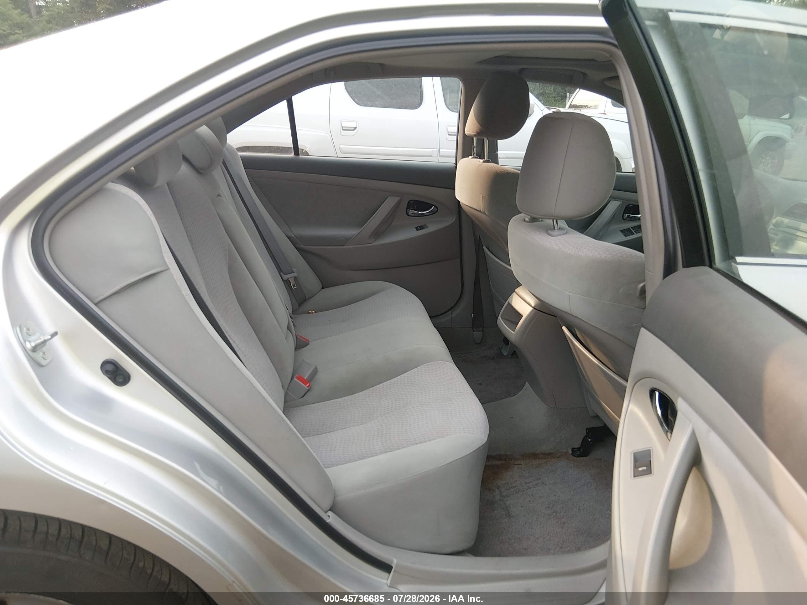 2011 Toyota Camry Le Silver vin: 4T4BF3EK3BR179960