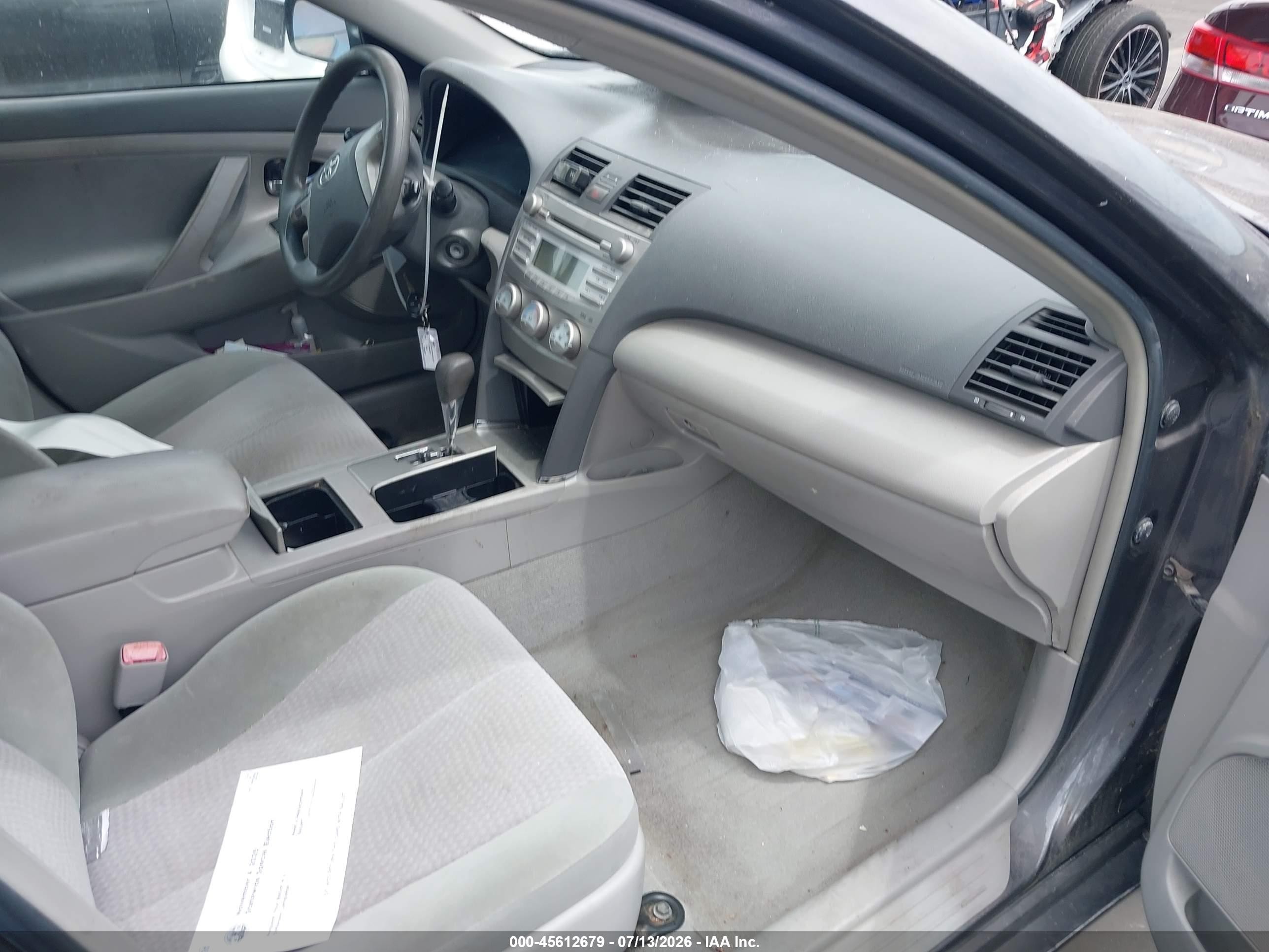 2011 Toyota Camry Le Gray vin: 4T4BF3EK3BR181224