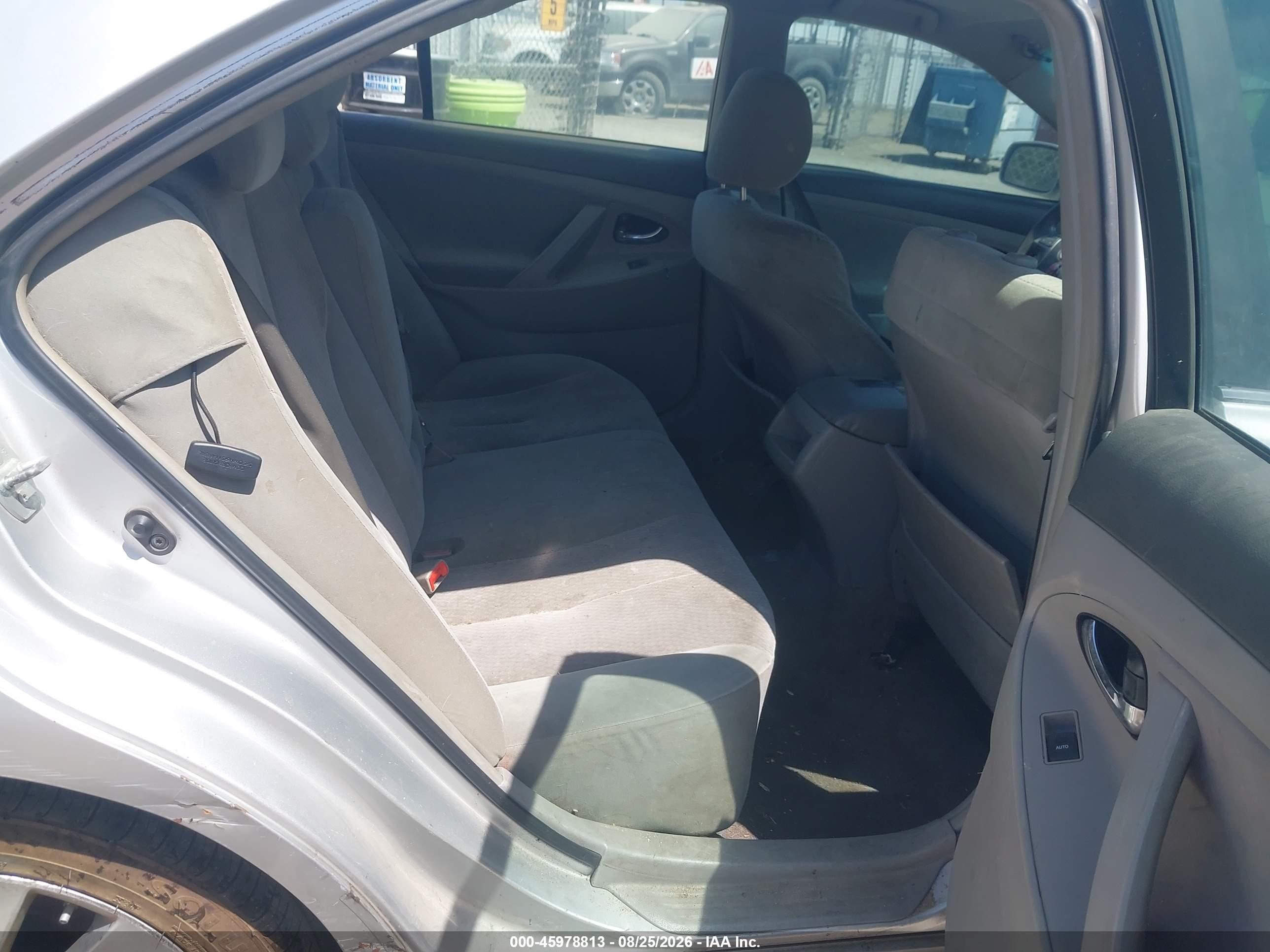 2011 Toyota Camry Le Gray vin: 4T4BF3EK3BR194037