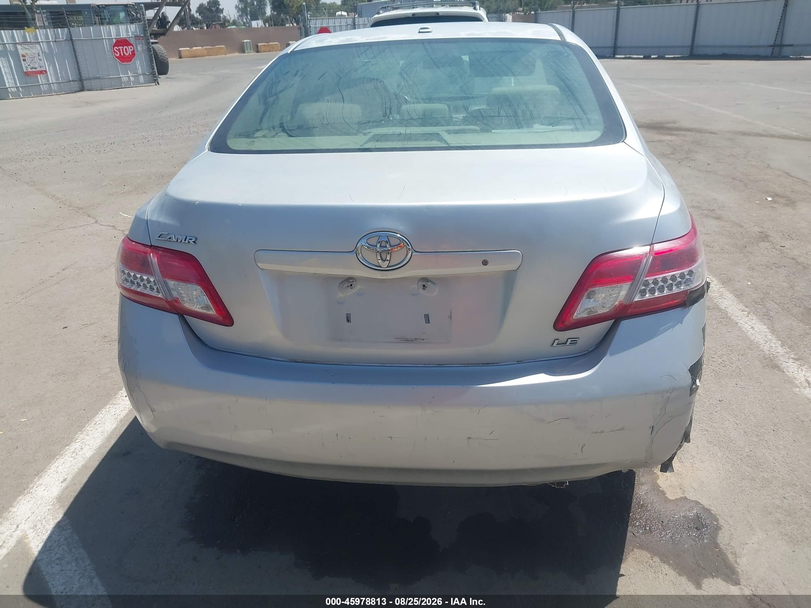 2011 Toyota Camry Le Gray vin: 4T4BF3EK3BR194037