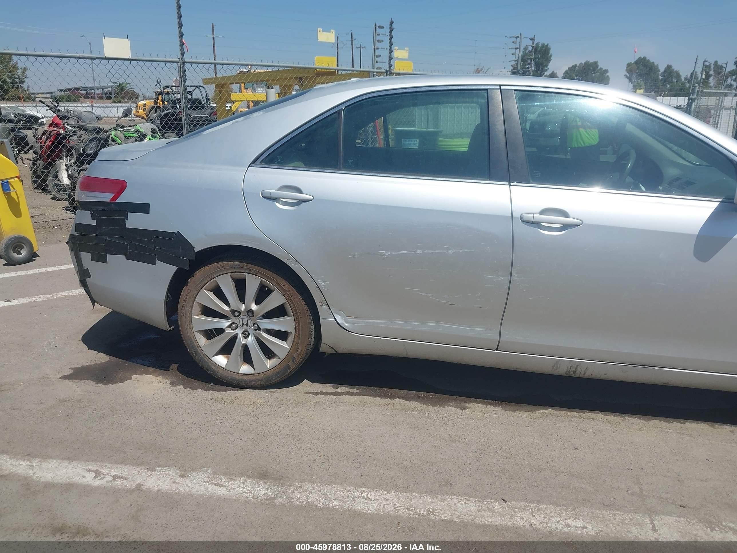 2011 Toyota Camry Le Gray vin: 4T4BF3EK3BR194037