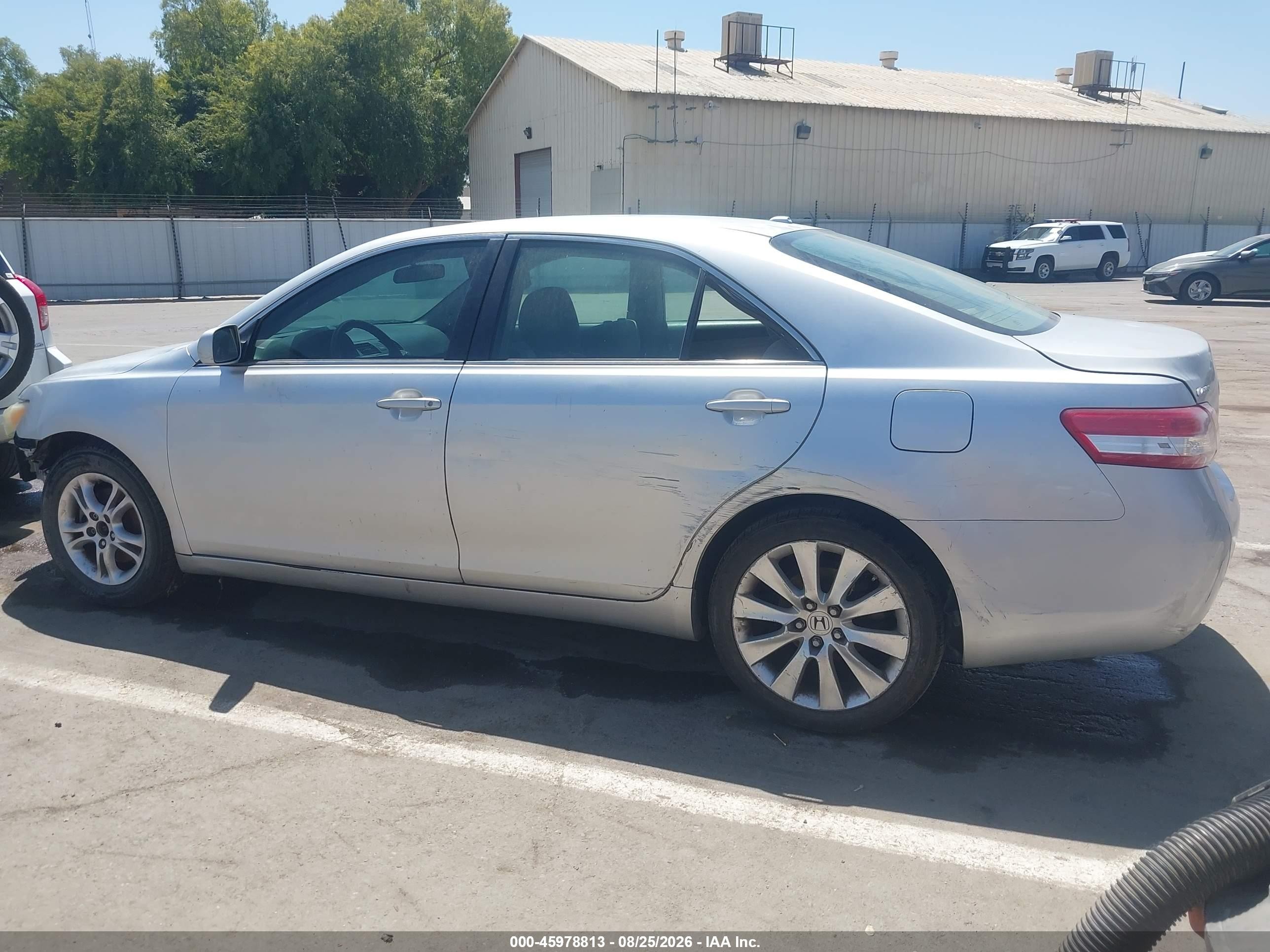 2011 Toyota Camry Le Gray vin: 4T4BF3EK3BR194037