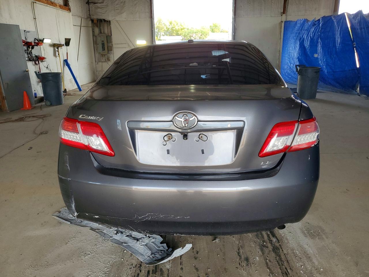 2011 Toyota Camry Le Gray vin: 4T4BF3EK3BR199464