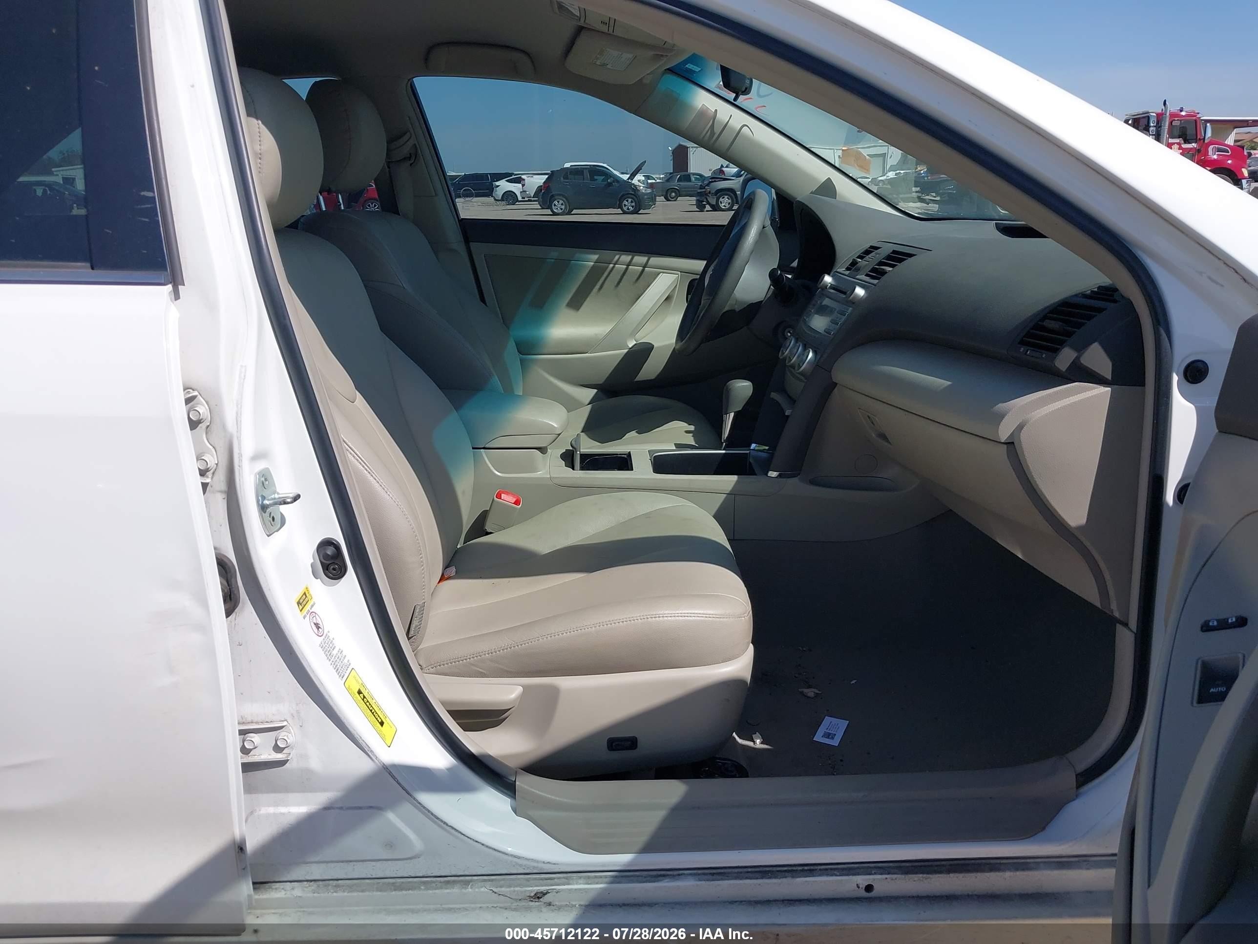 2011 Toyota Camry Le Белый vin: 4T4BF3EK3BR201150