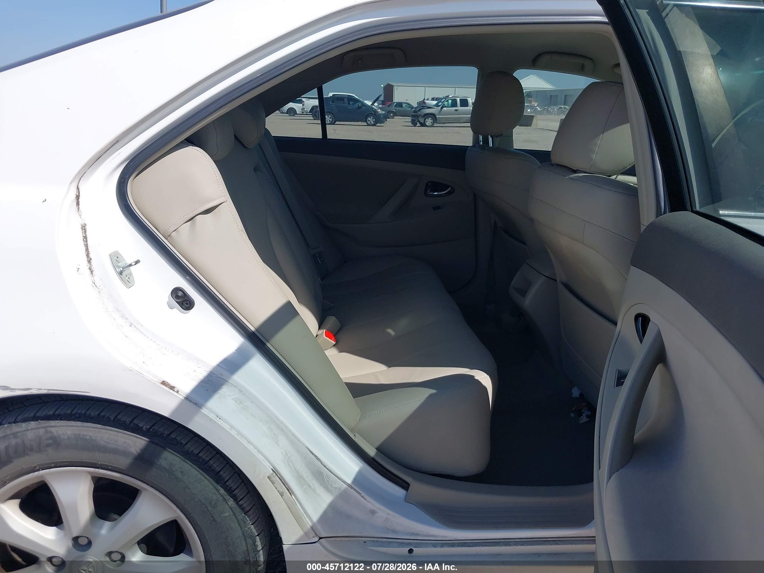 2011 Toyota Camry Le Белый vin: 4T4BF3EK3BR201150