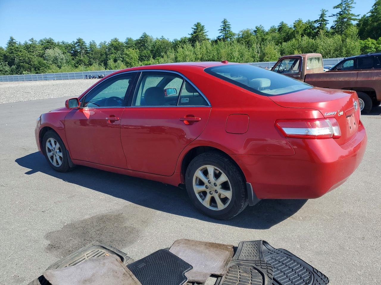 2011 Toyota Camry Le Красный vin: 4T4BF3EK3BR205151