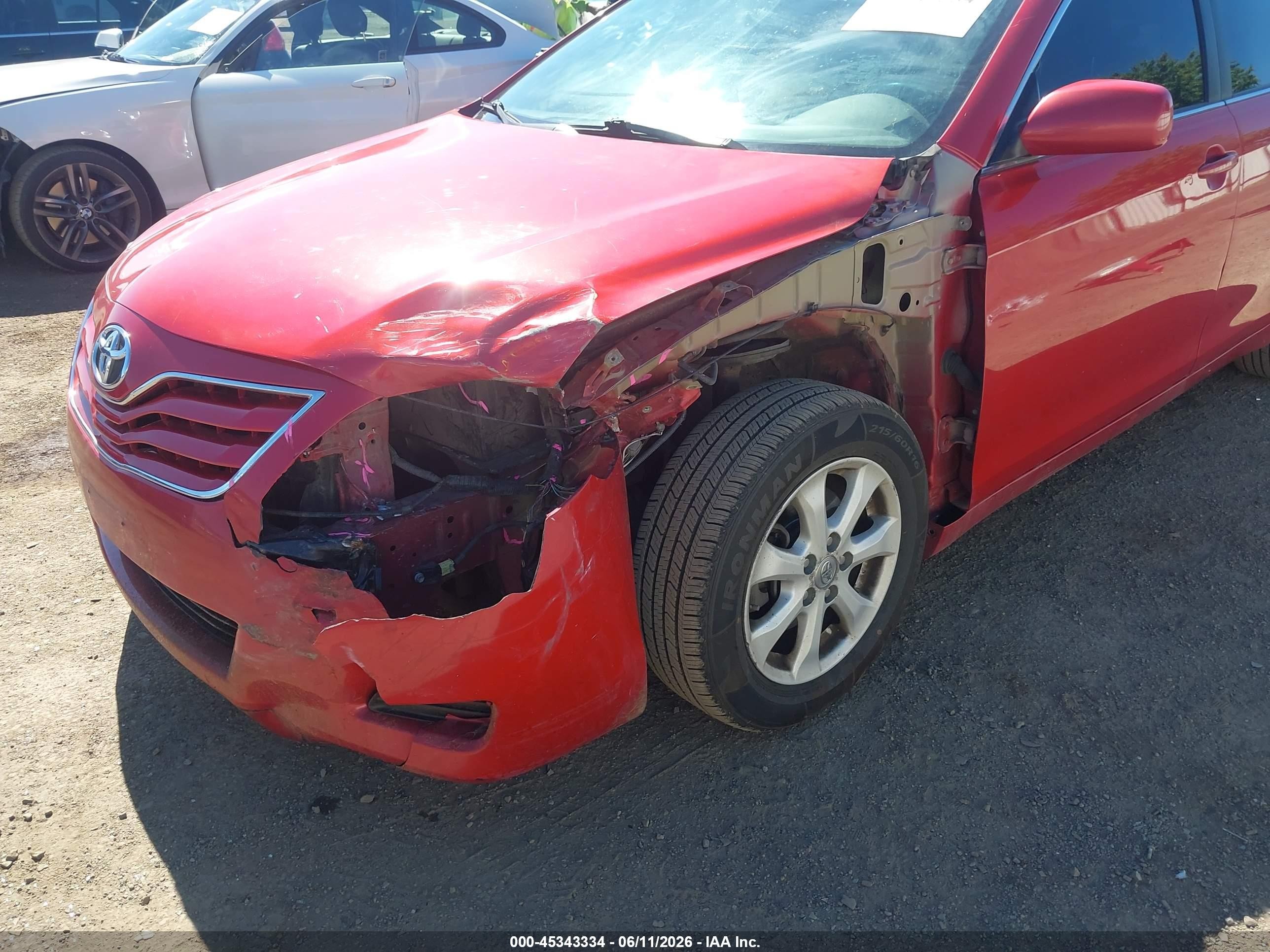 2011 Toyota Camry Le Red vin: 4T4BF3EK3BR207658