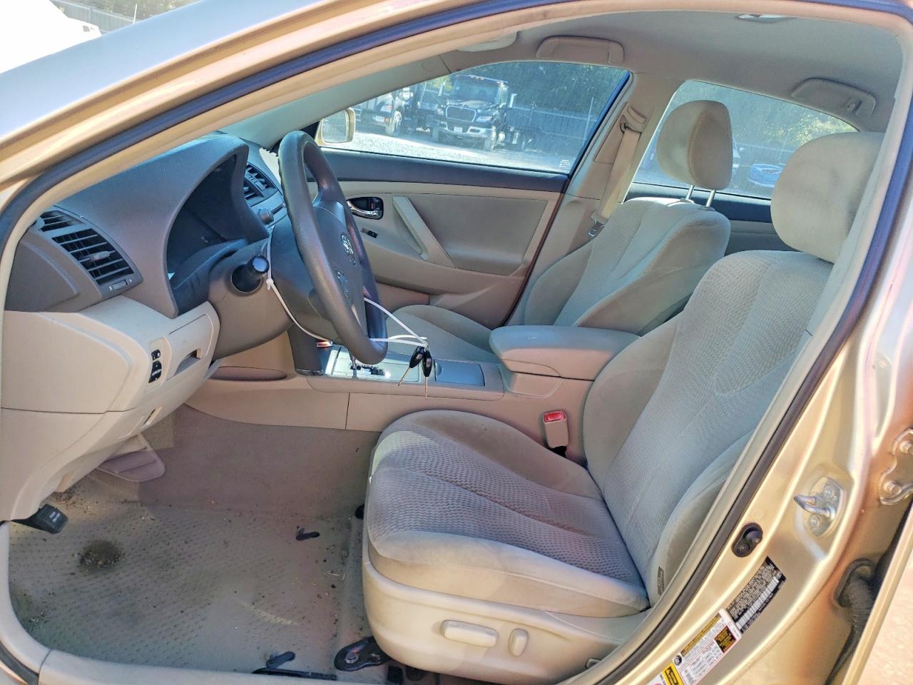 2010 Toyota Camry Le Gold vin: 4T4BF3EK4AR001358