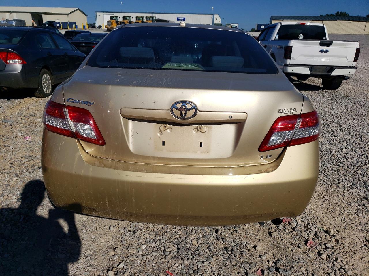 2010 Toyota Camry Le Gold vin: 4T4BF3EK4AR001358
