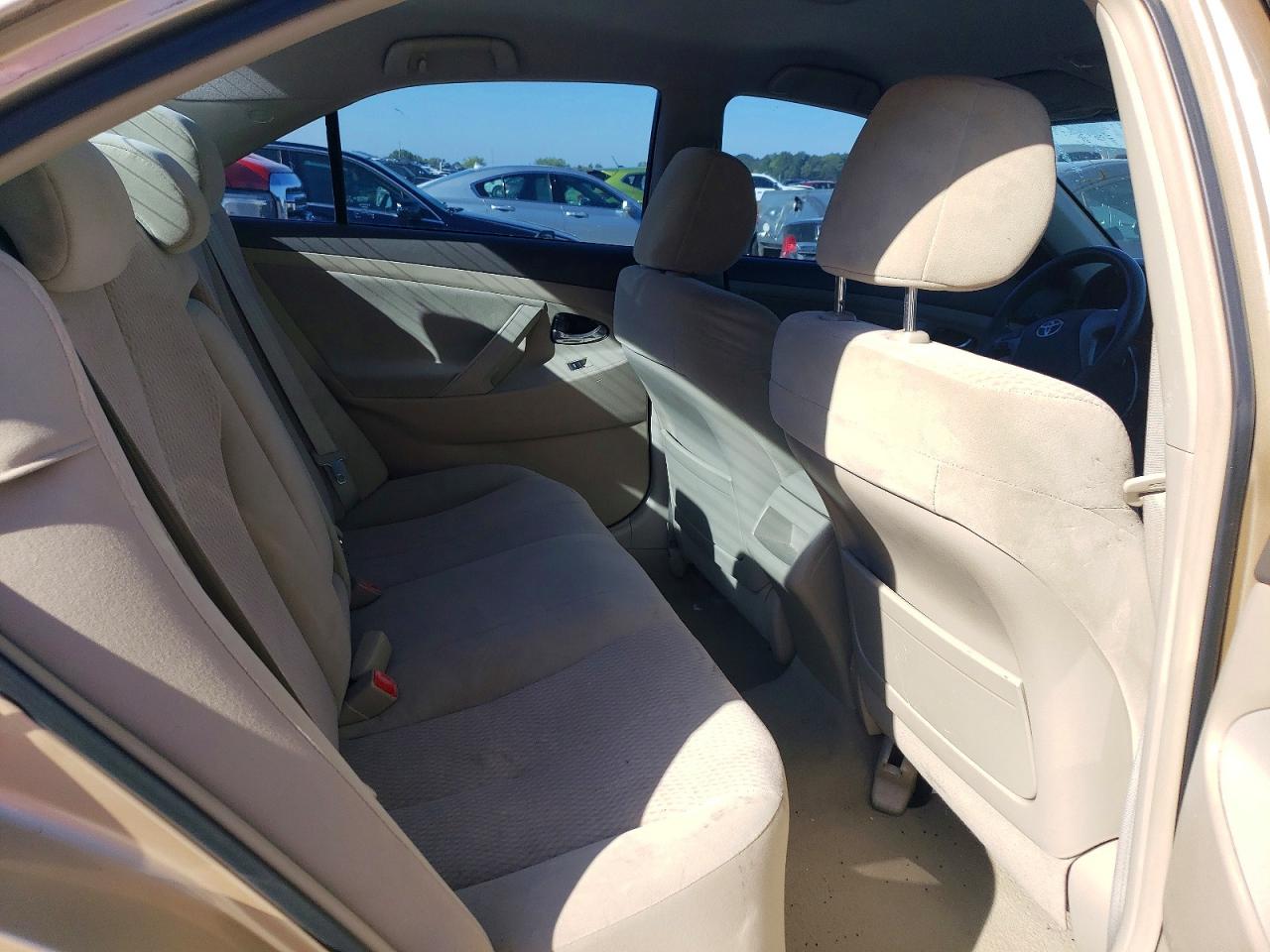 2010 Toyota Camry Le Gold vin: 4T4BF3EK4AR001358
