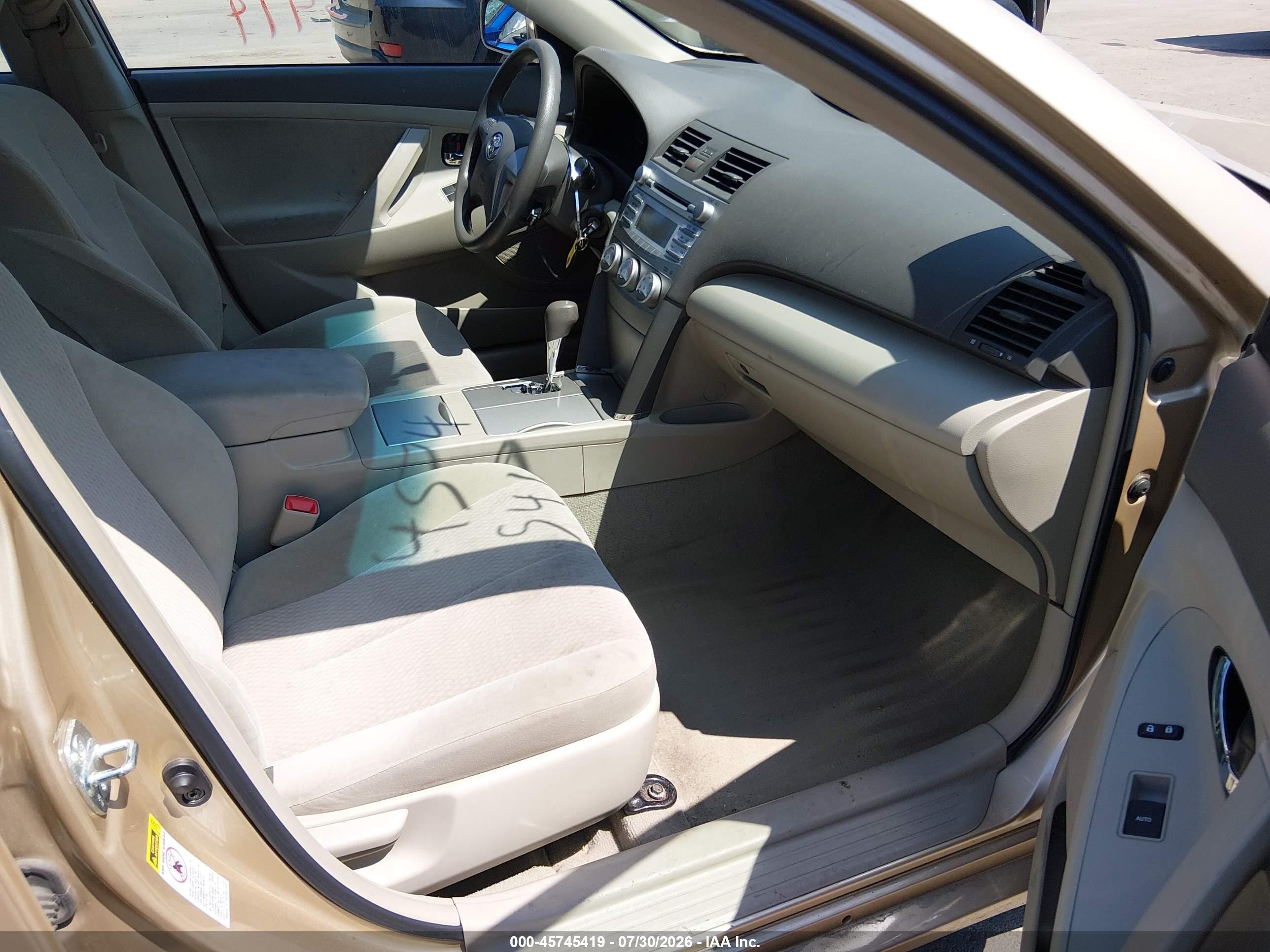 2010 Toyota Camry Le Brown vin: 4T4BF3EK4AR007483