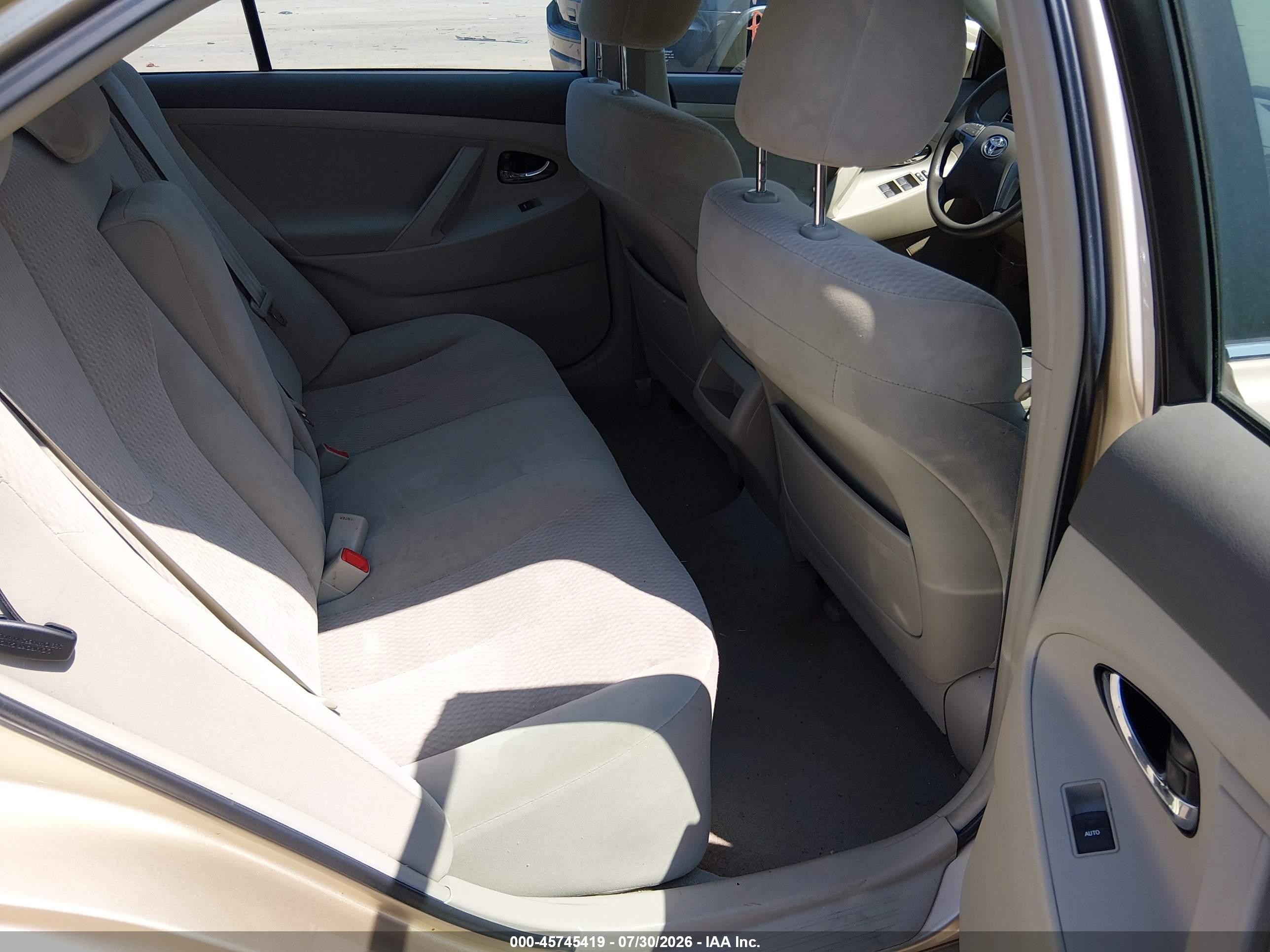 2010 Toyota Camry Le Brown vin: 4T4BF3EK4AR007483