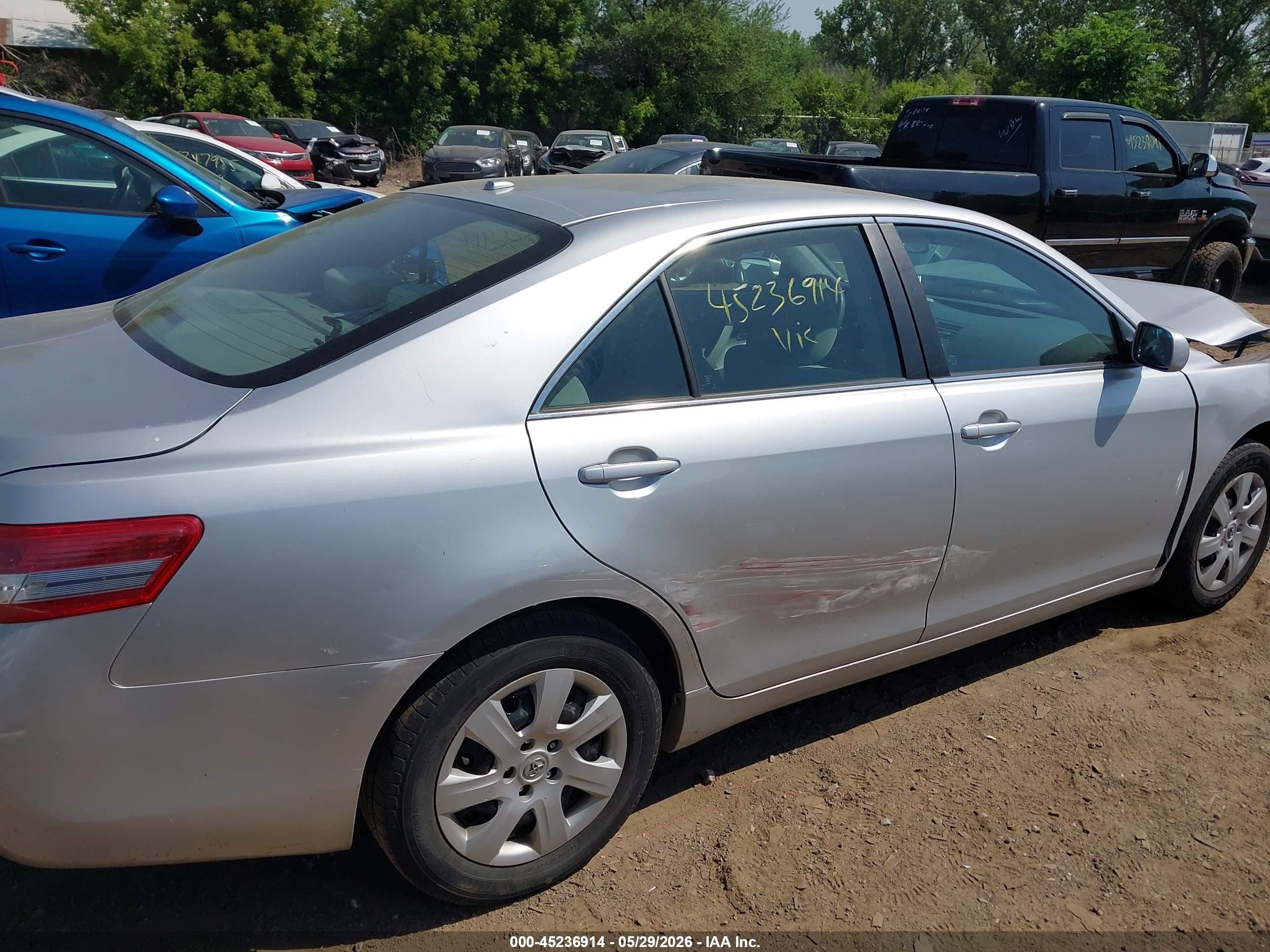 2010 Toyota Camry Le Silver vin: 4T4BF3EK4AR023392