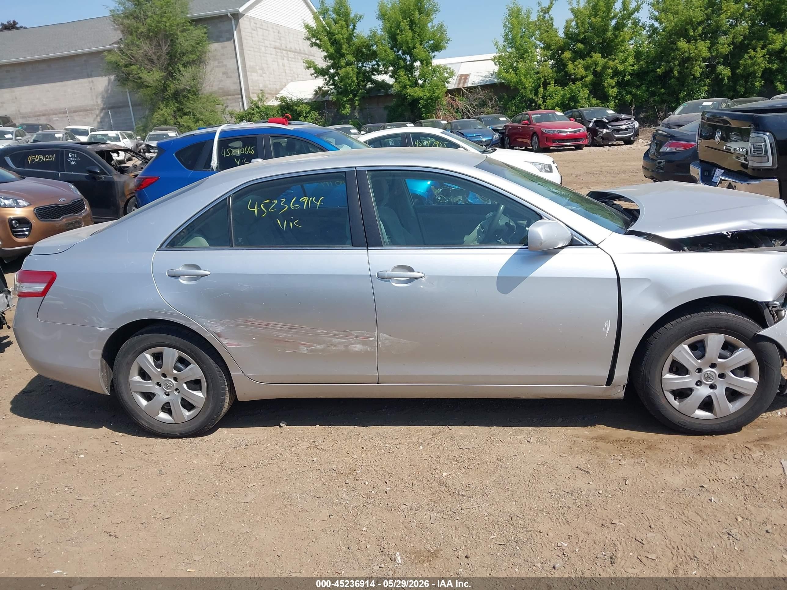 2010 Toyota Camry Le Silver vin: 4T4BF3EK4AR023392
