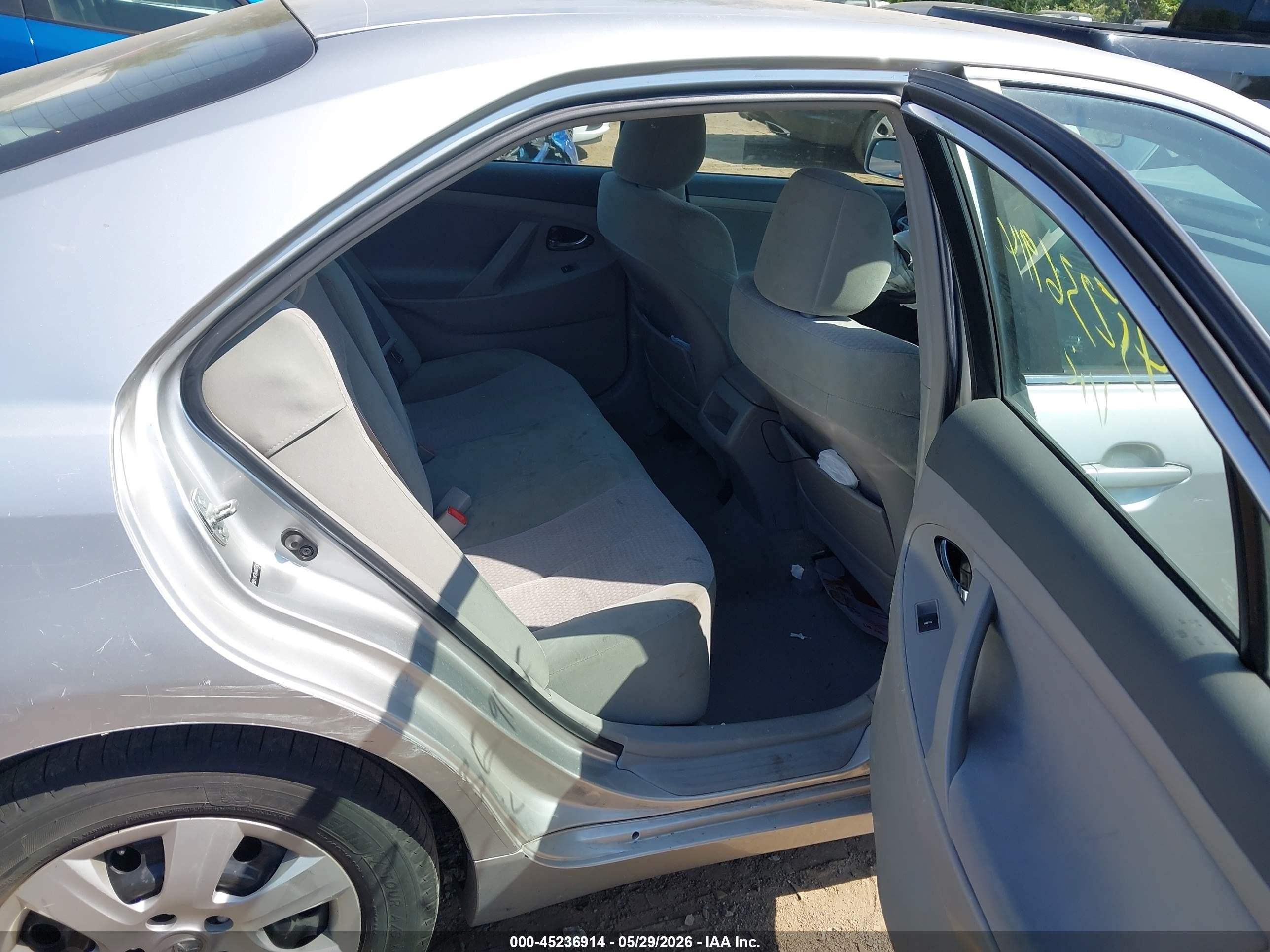 2010 Toyota Camry Le Silver vin: 4T4BF3EK4AR023392