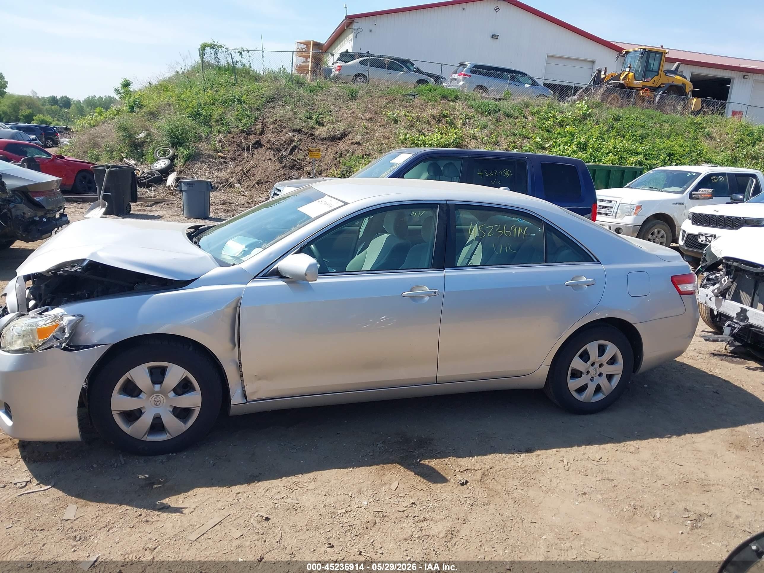 2010 Toyota Camry Le Silver vin: 4T4BF3EK4AR023392