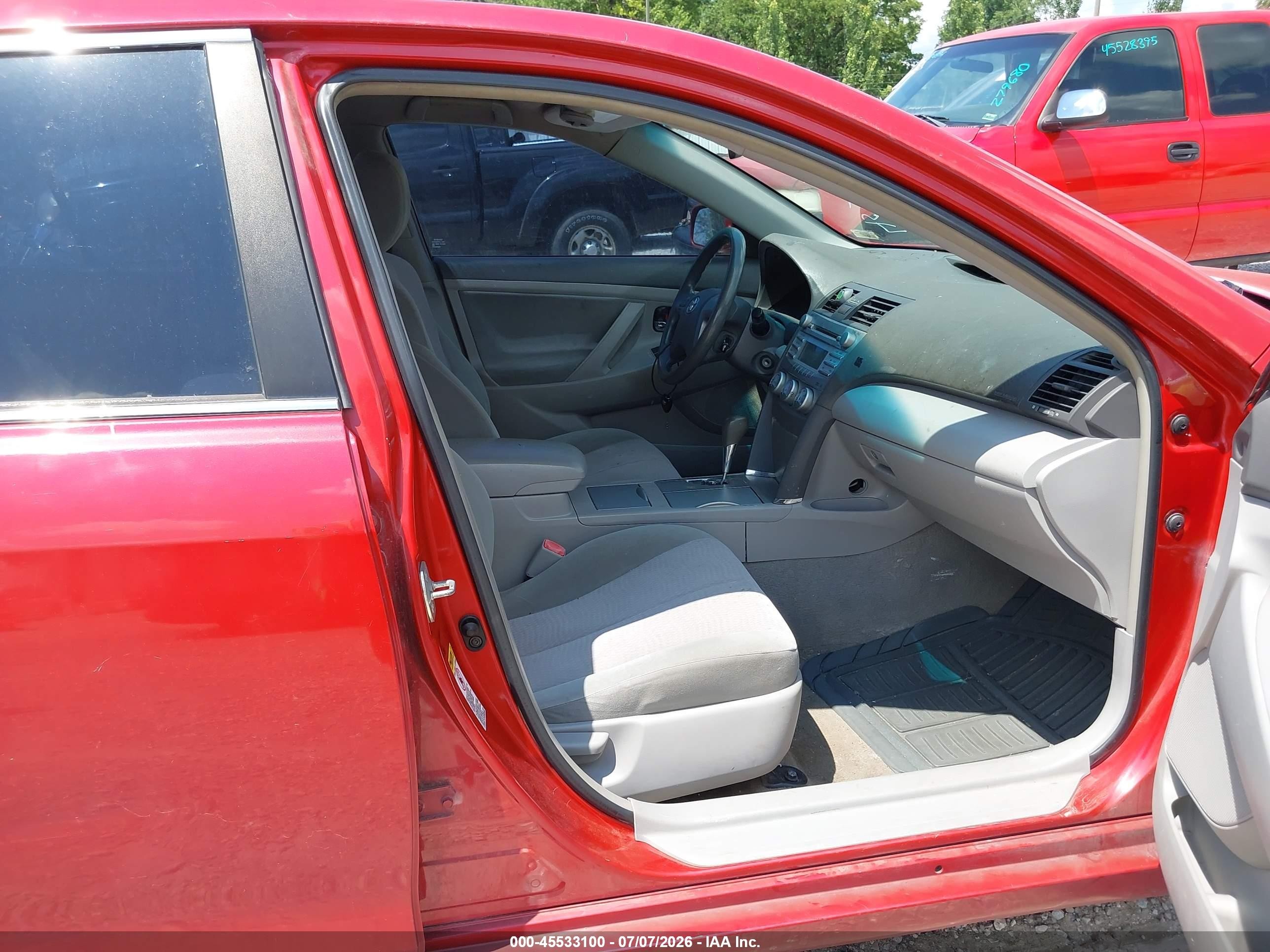 2010 Toyota Camry Le Red vin: 4T4BF3EK4AR024591