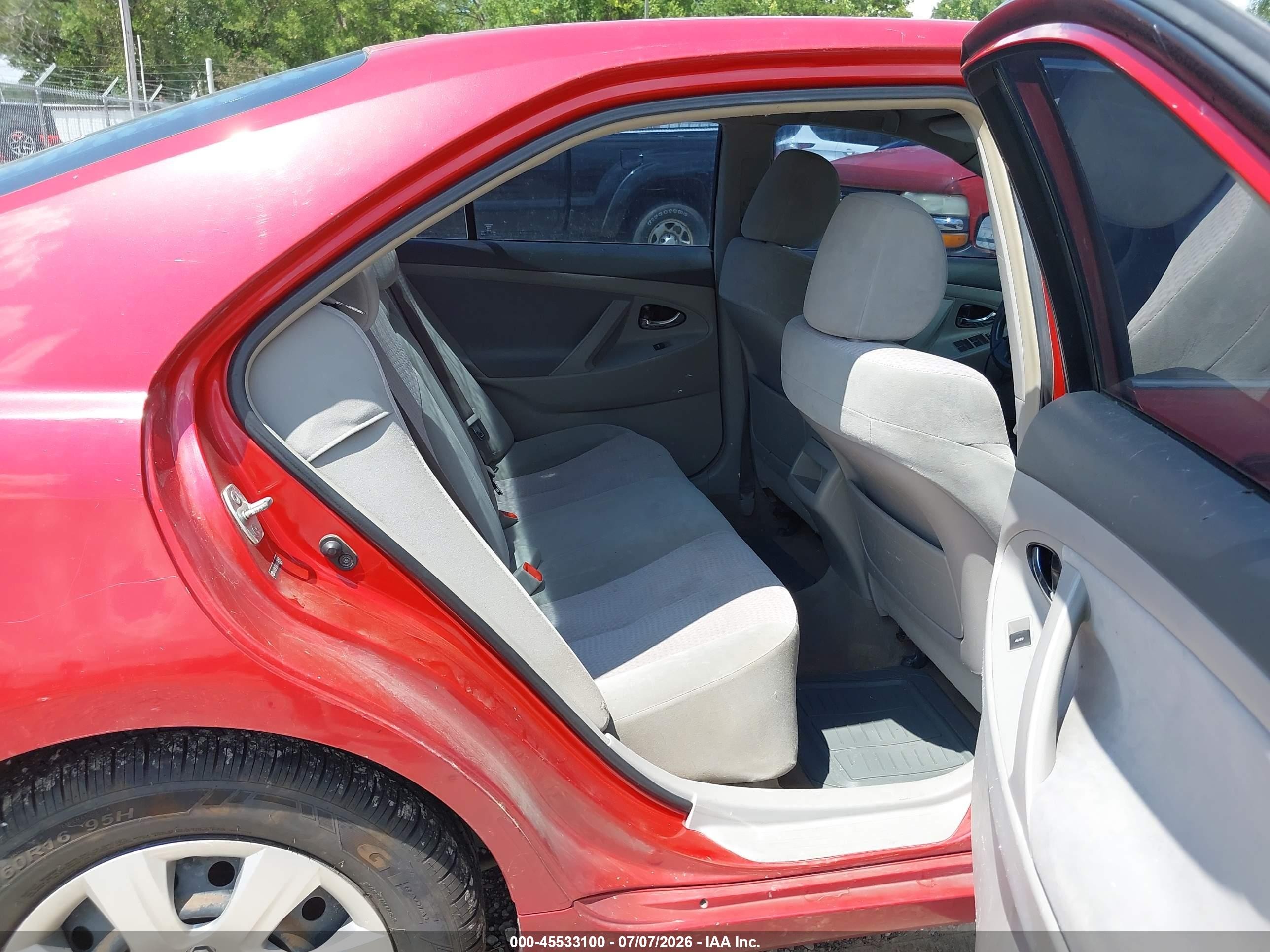 2010 Toyota Camry Le Red vin: 4T4BF3EK4AR024591