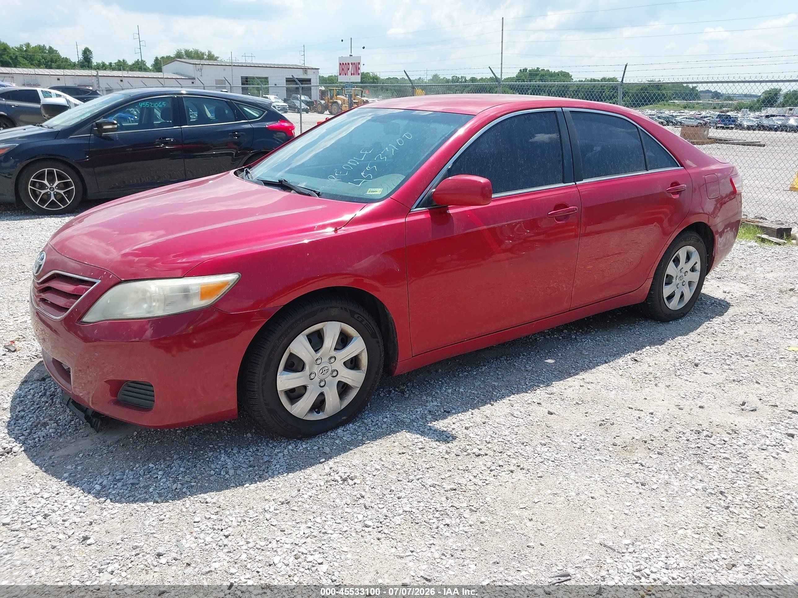 2010 Toyota Camry Le Red vin: 4T4BF3EK4AR024591
