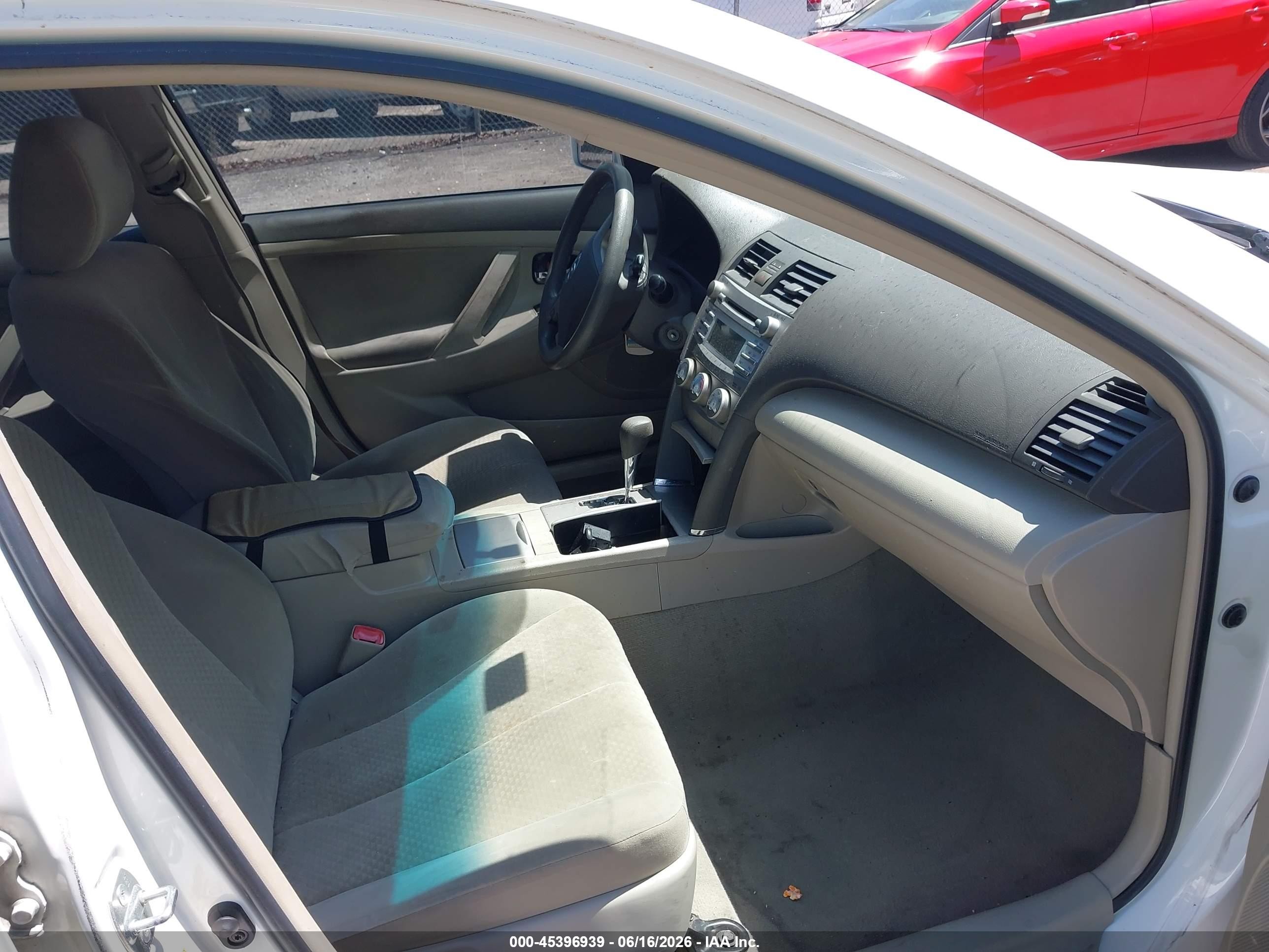 2010 Toyota Camry Le White vin: 4T4BF3EK4AR026194