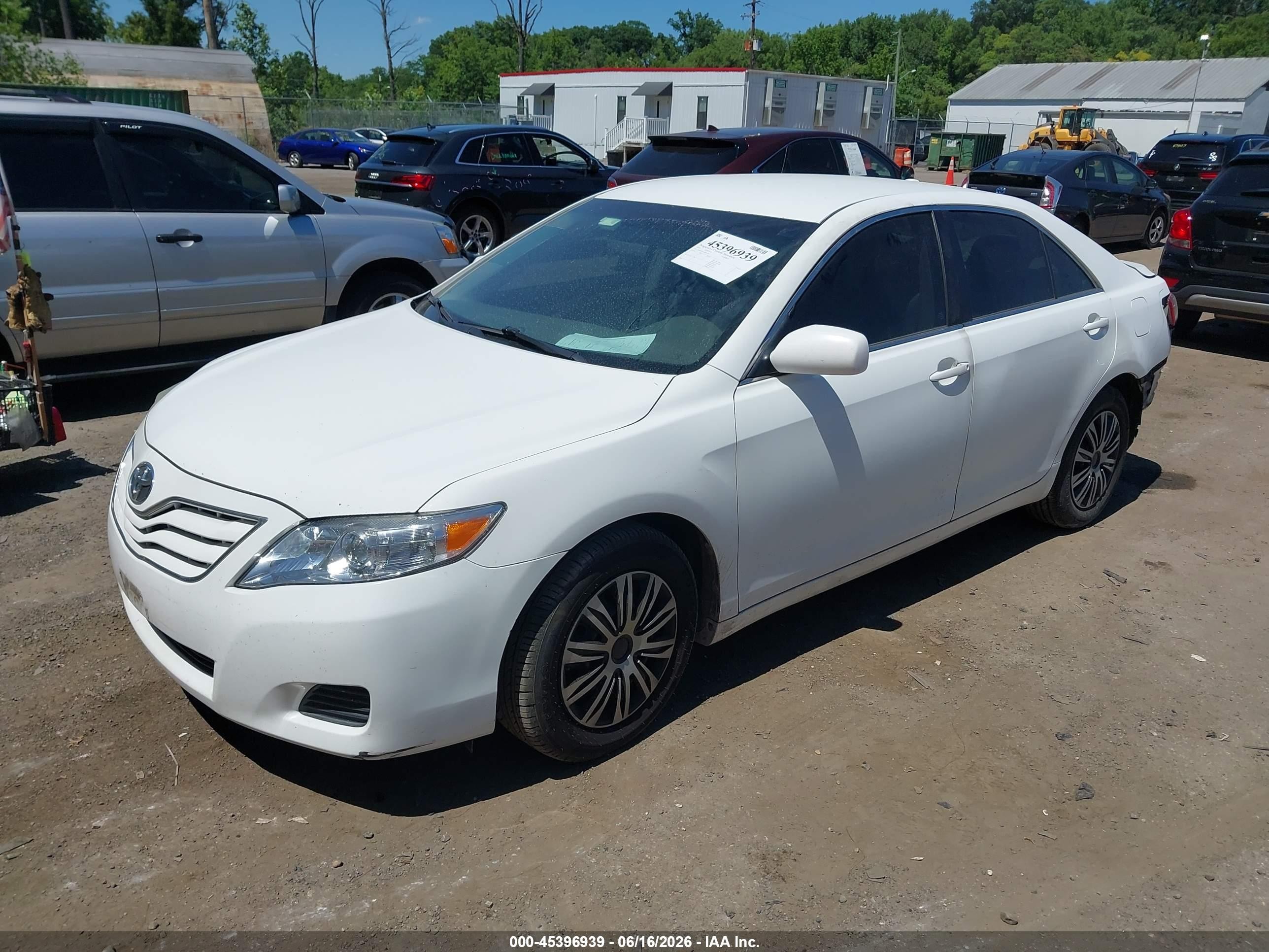 2010 Toyota Camry Le White vin: 4T4BF3EK4AR026194