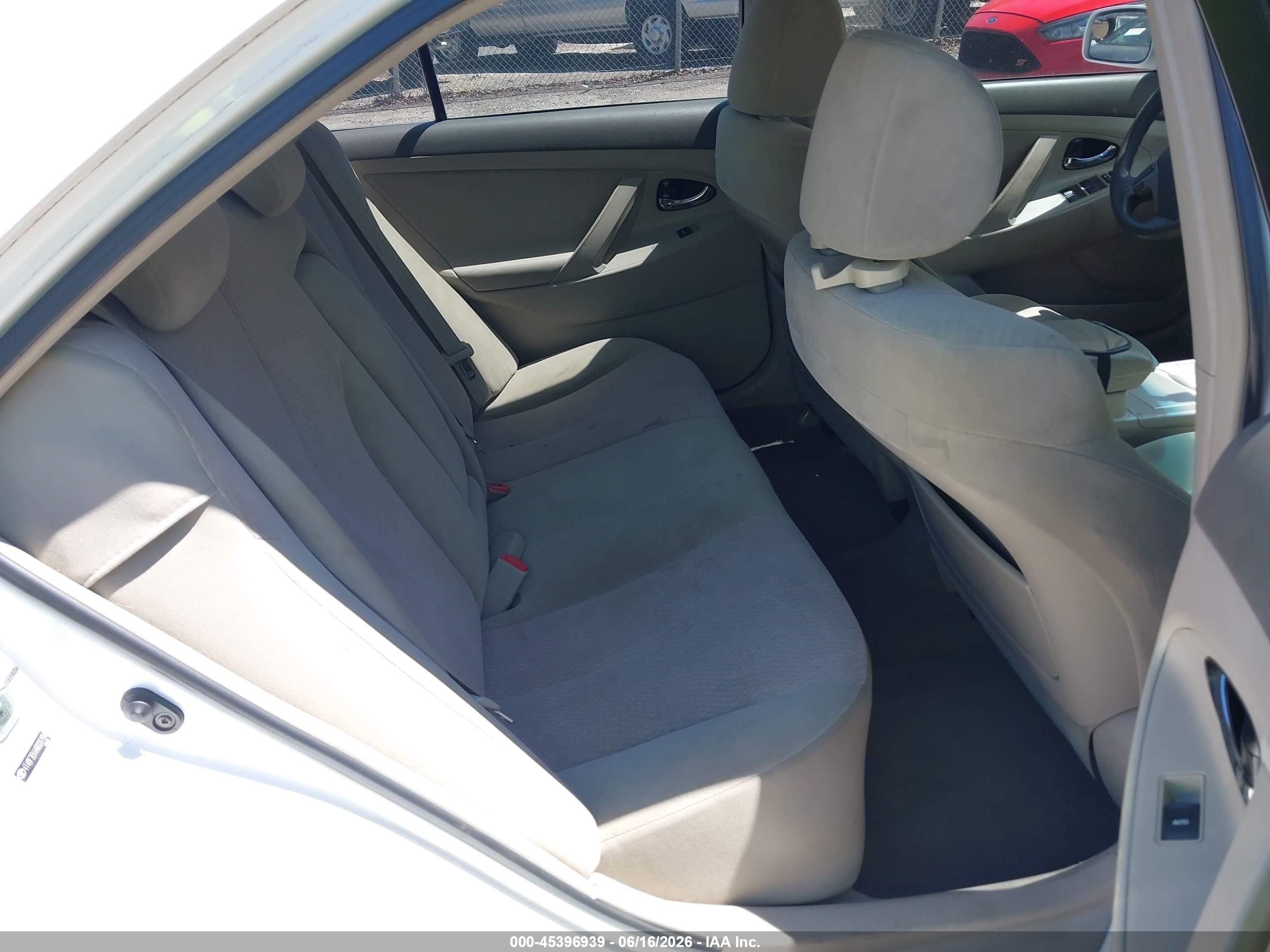 2010 Toyota Camry Le White vin: 4T4BF3EK4AR026194