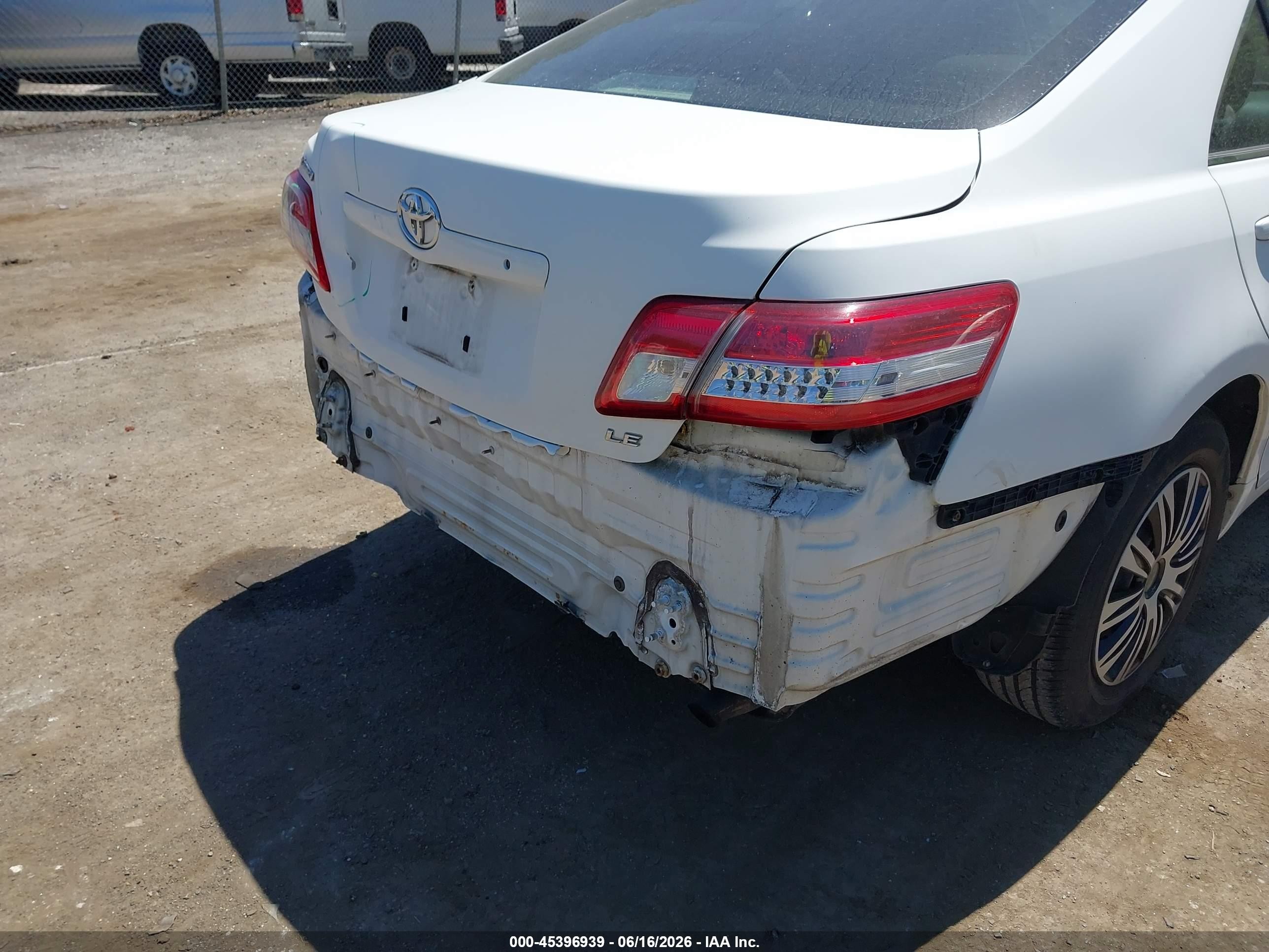 2010 Toyota Camry Le White vin: 4T4BF3EK4AR026194