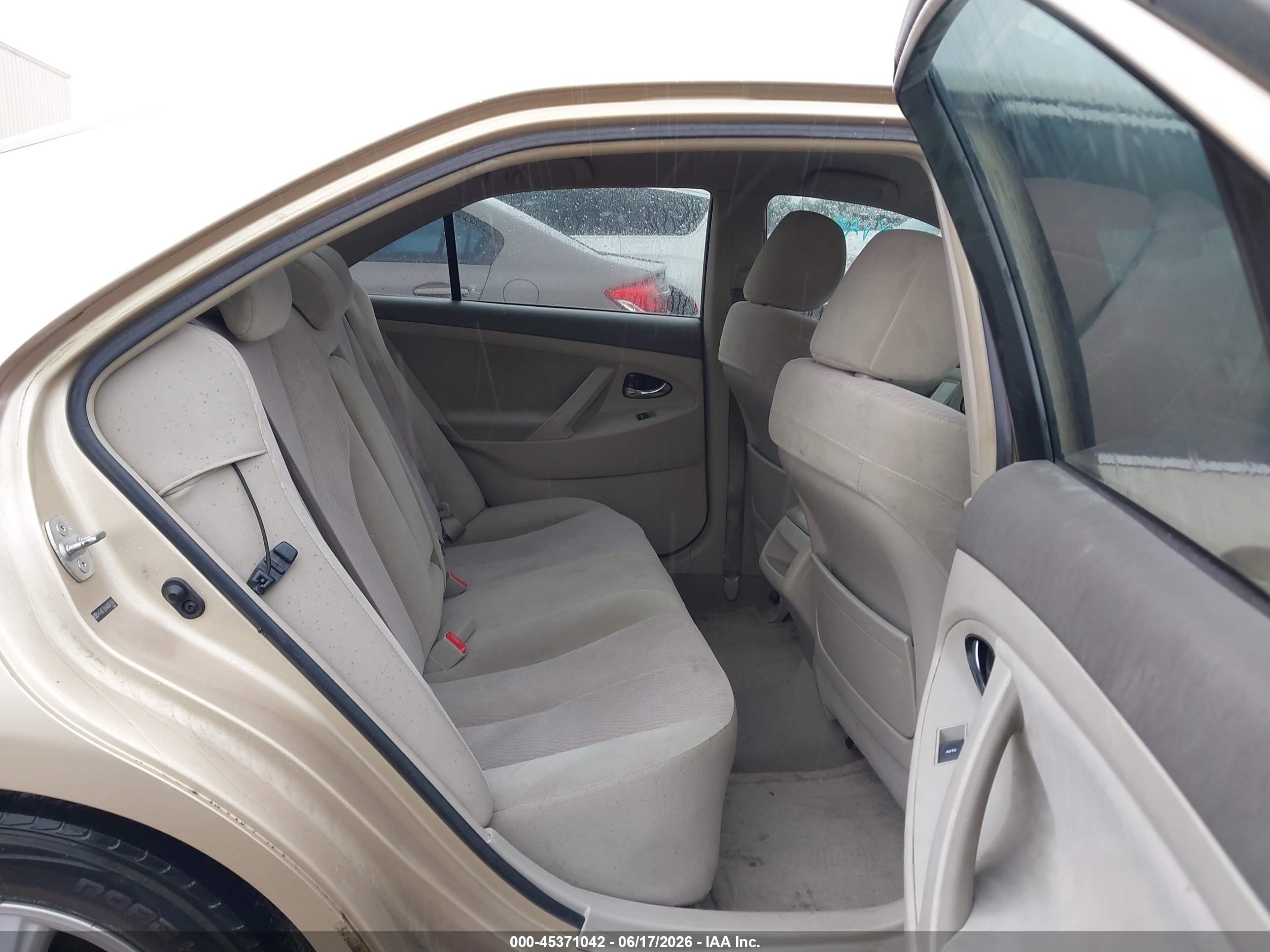 2010 Toyota Camry Le Бежевый vin: 4T4BF3EK4AR042864