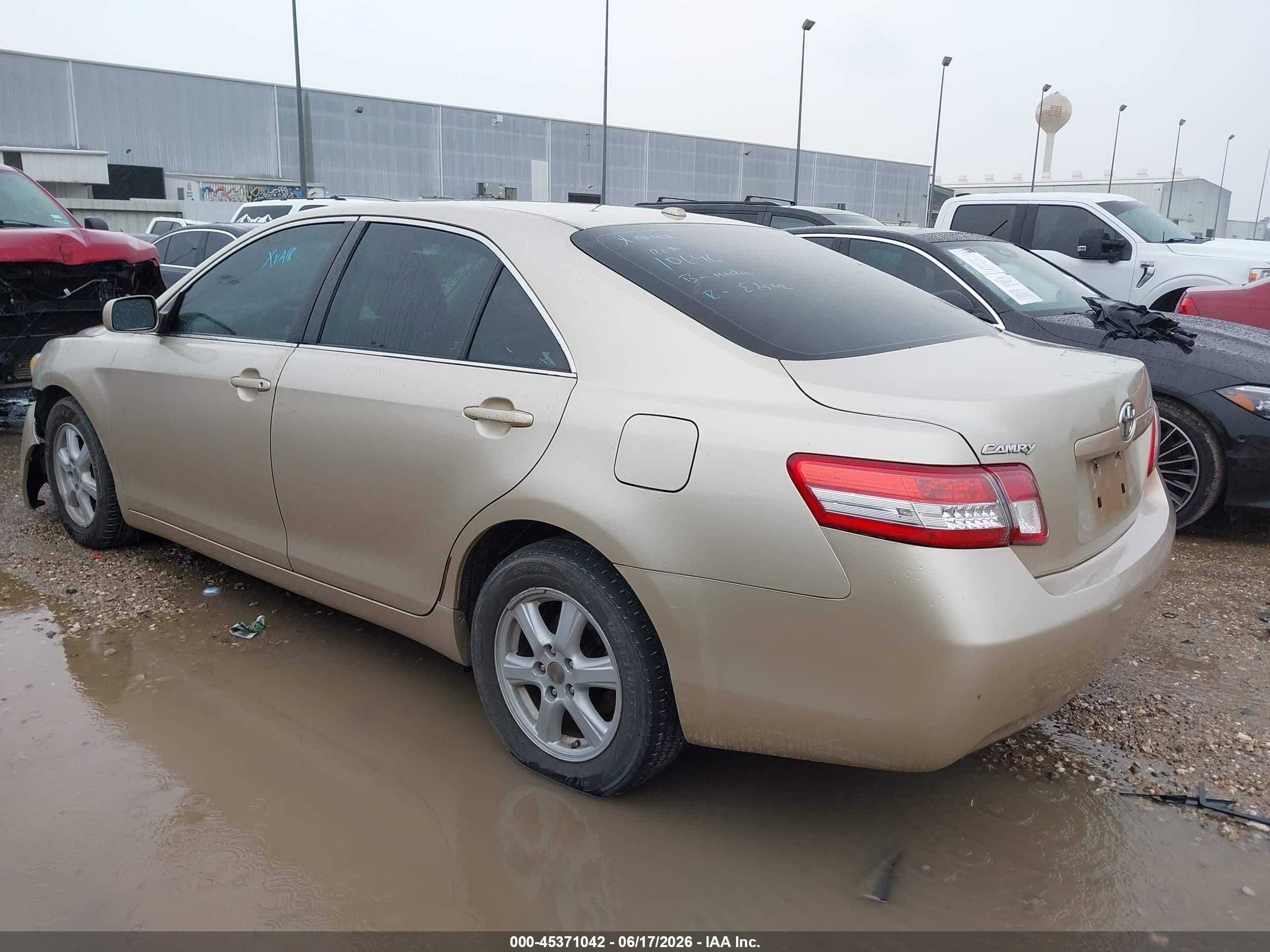 2010 Toyota Camry Le Бежевый vin: 4T4BF3EK4AR042864