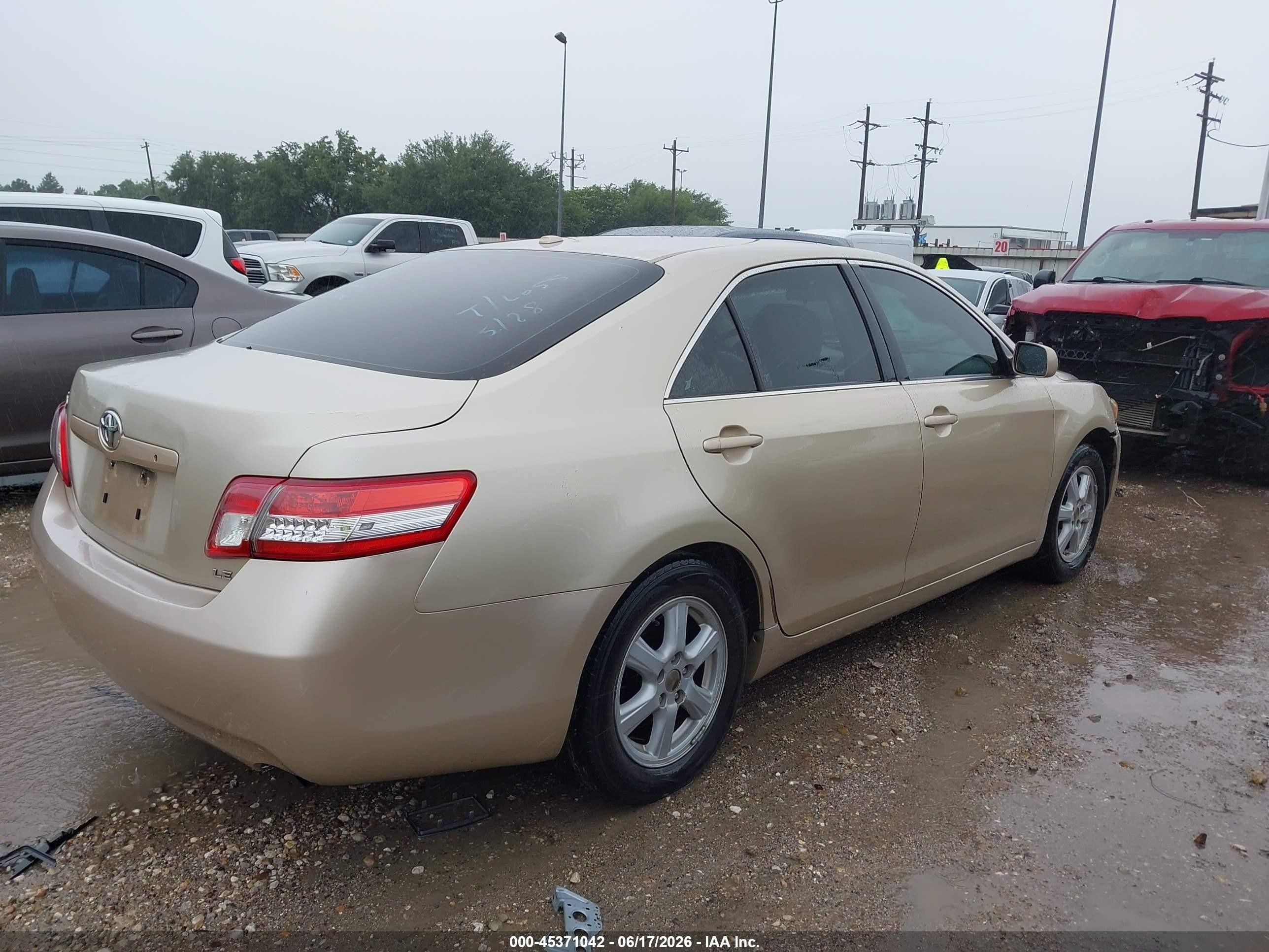 2010 Toyota Camry Le Бежевый vin: 4T4BF3EK4AR042864