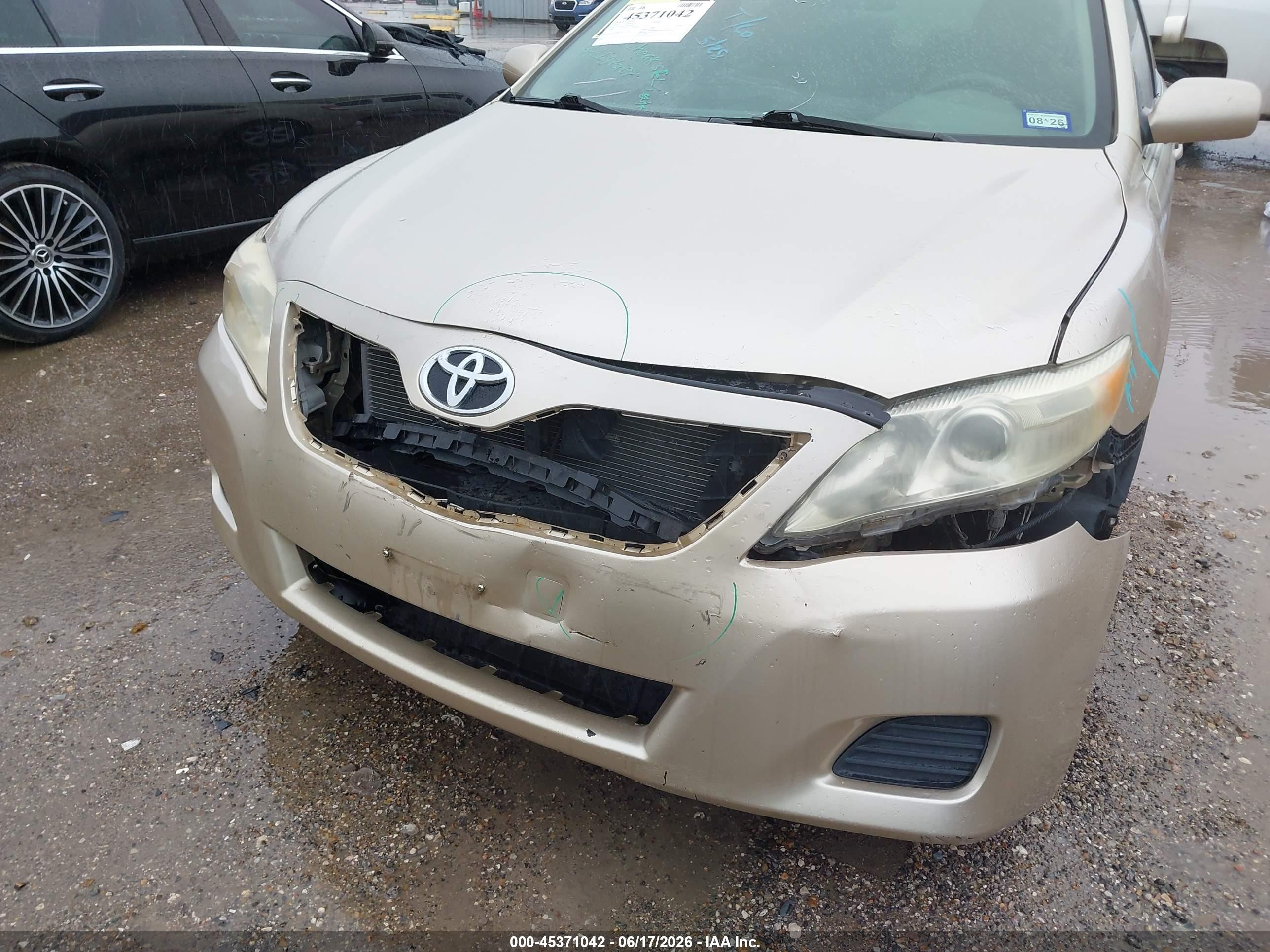2010 Toyota Camry Le Бежевый vin: 4T4BF3EK4AR042864