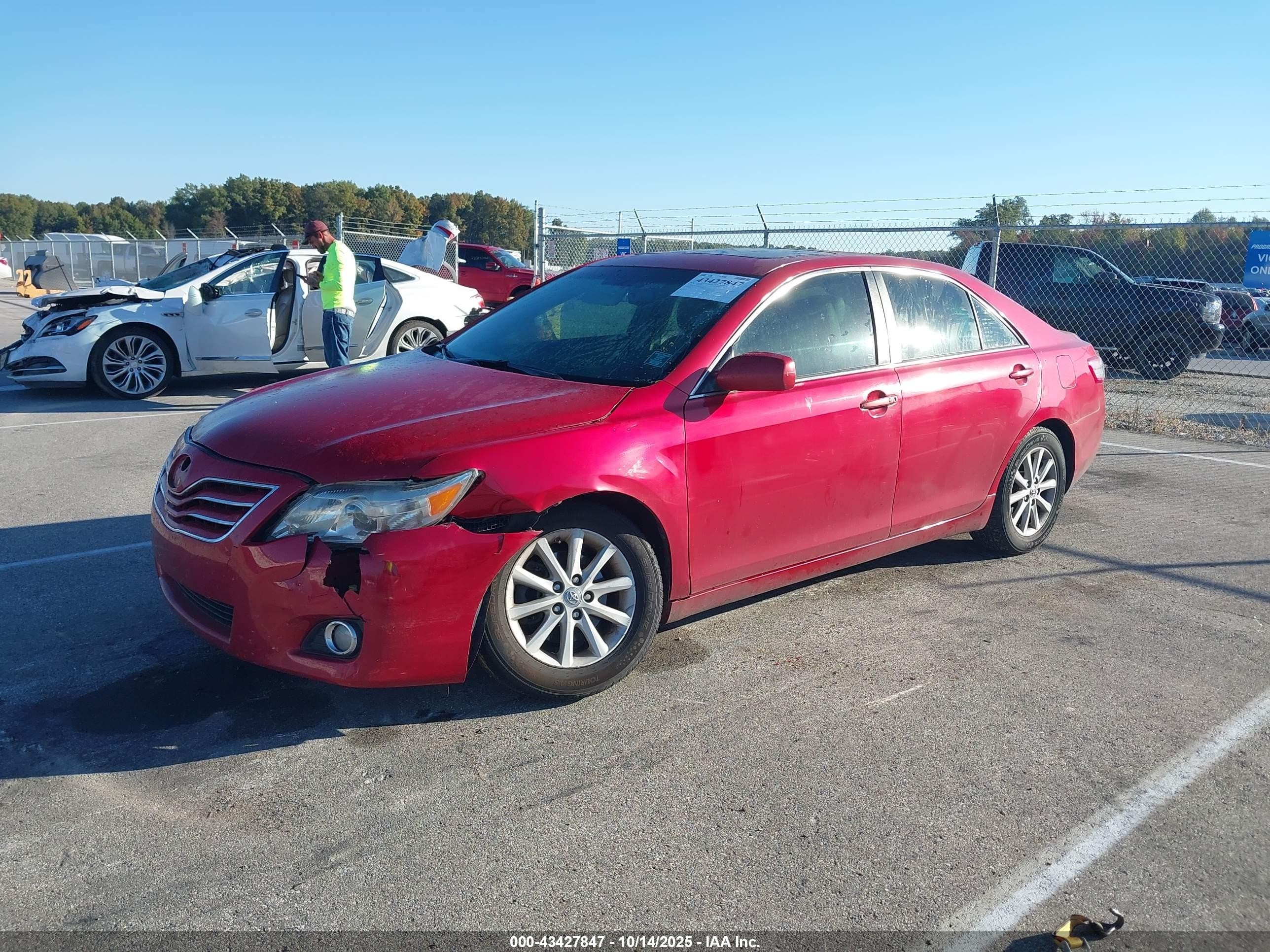 2010 Toyota Camry Xle Red vin: 4T4BF3EK4AR044906
