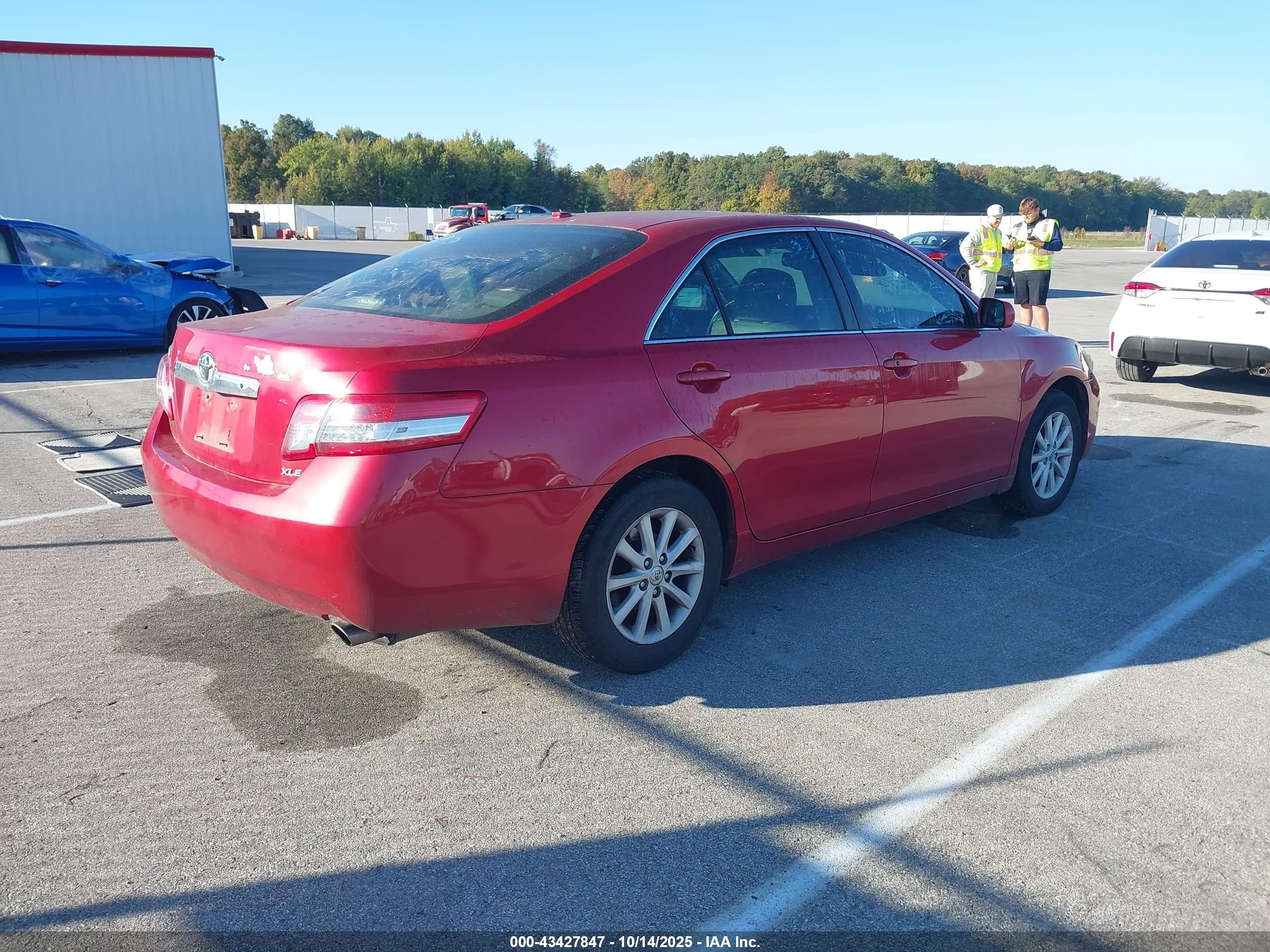 2010 Toyota Camry Xle Red vin: 4T4BF3EK4AR044906
