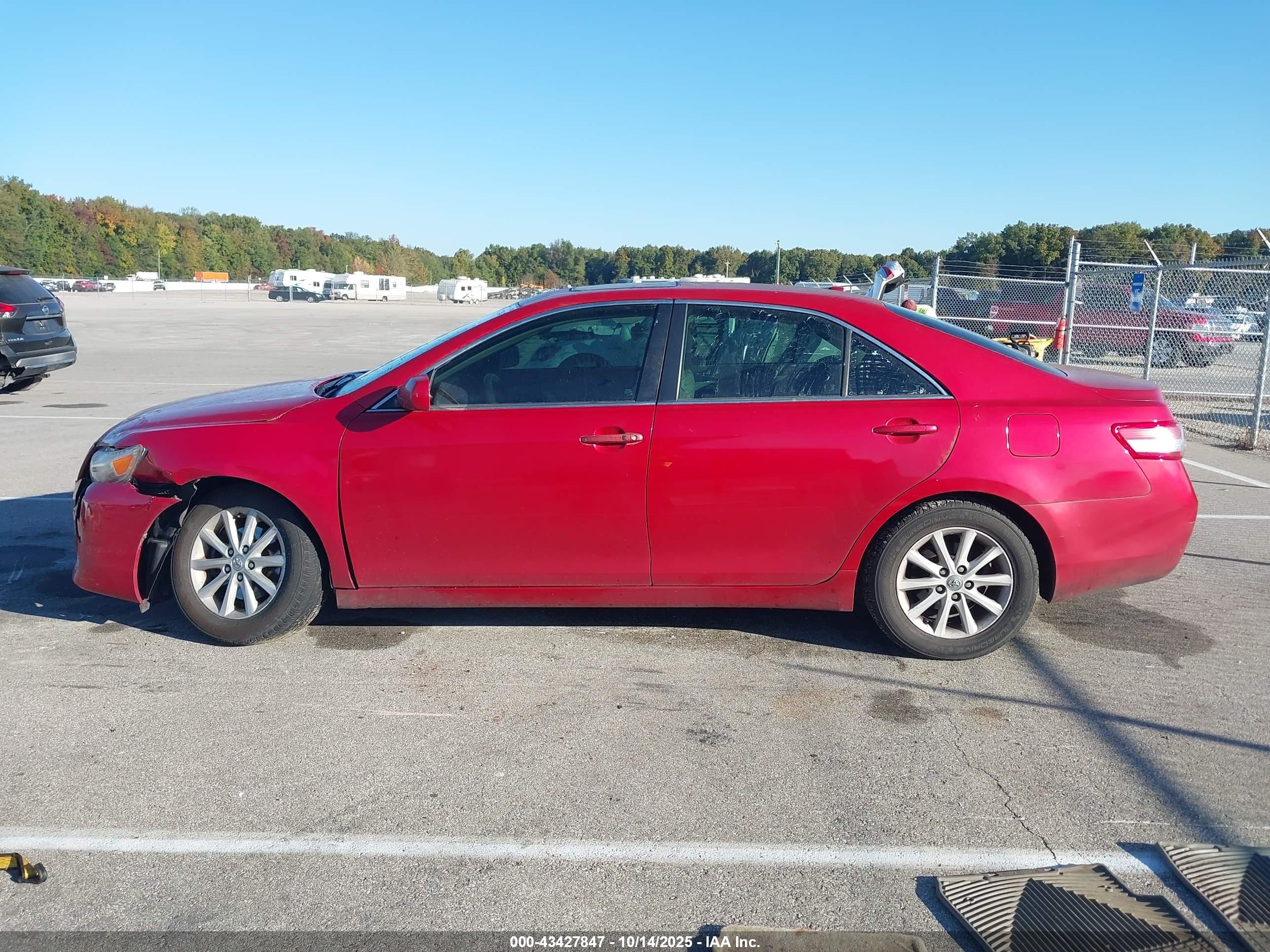 2010 Toyota Camry Xle Red vin: 4T4BF3EK4AR044906